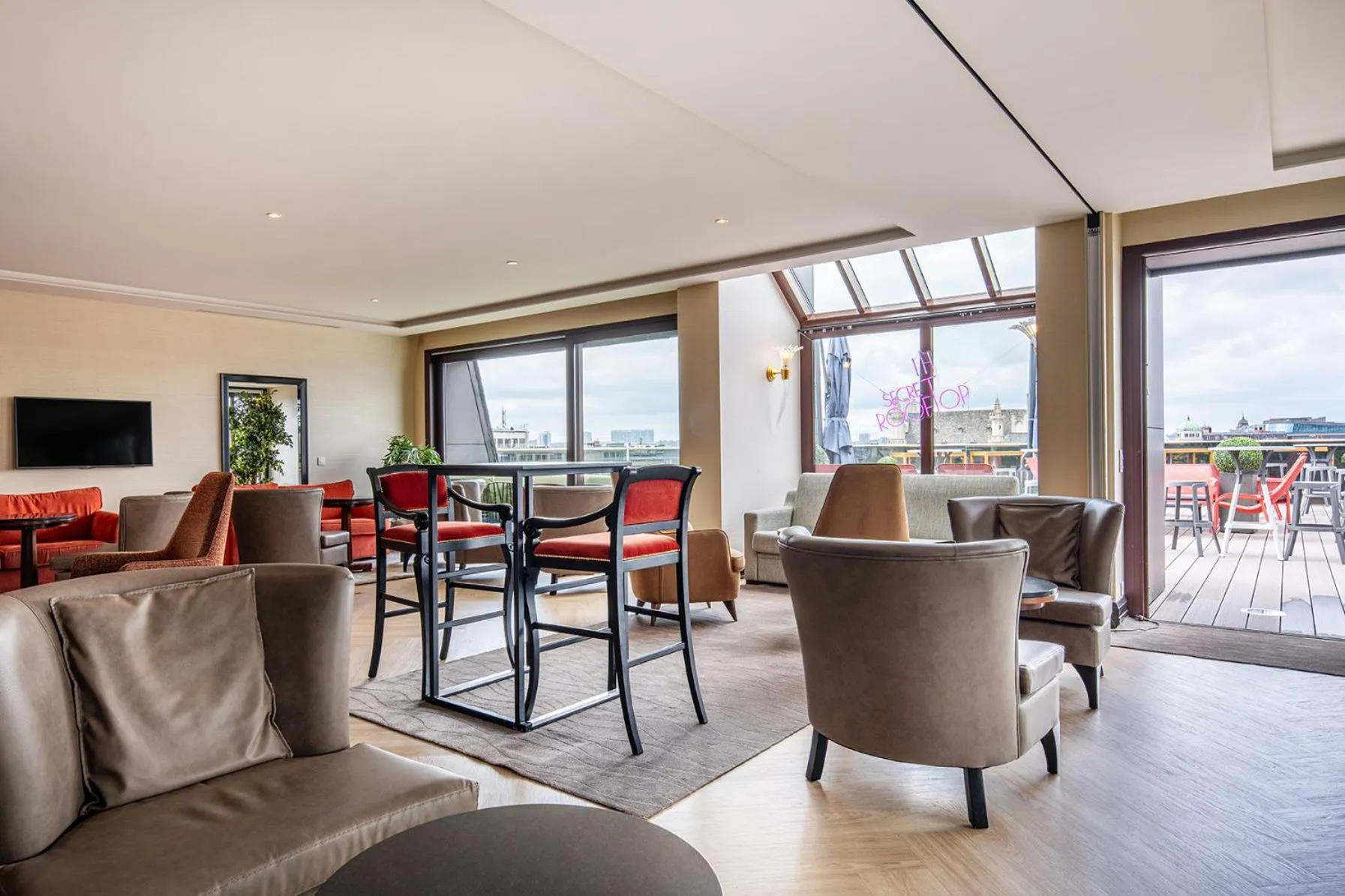 Lounge or bar in Warwick Grand-Place Brussels