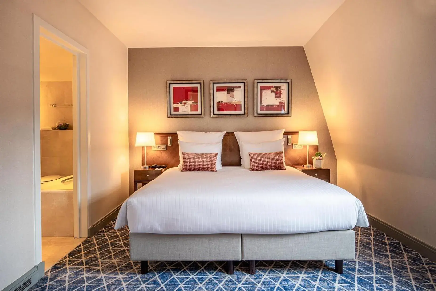 Junior Suite in Warwick Grand-Place Brussels Junior Suite in Warwick Grand-Place Brussels