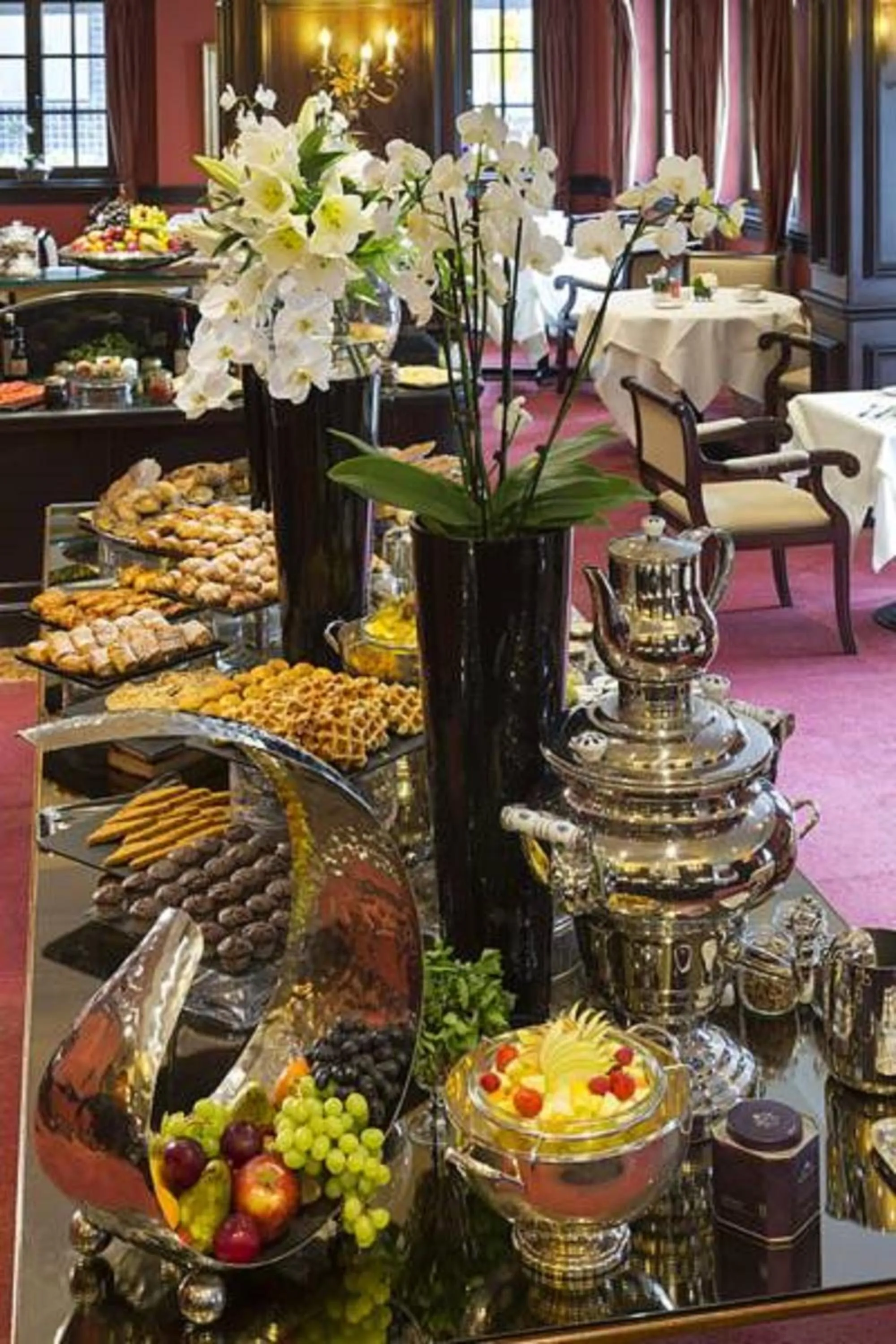 Breakfast in Warwick Grand-Place Brussels