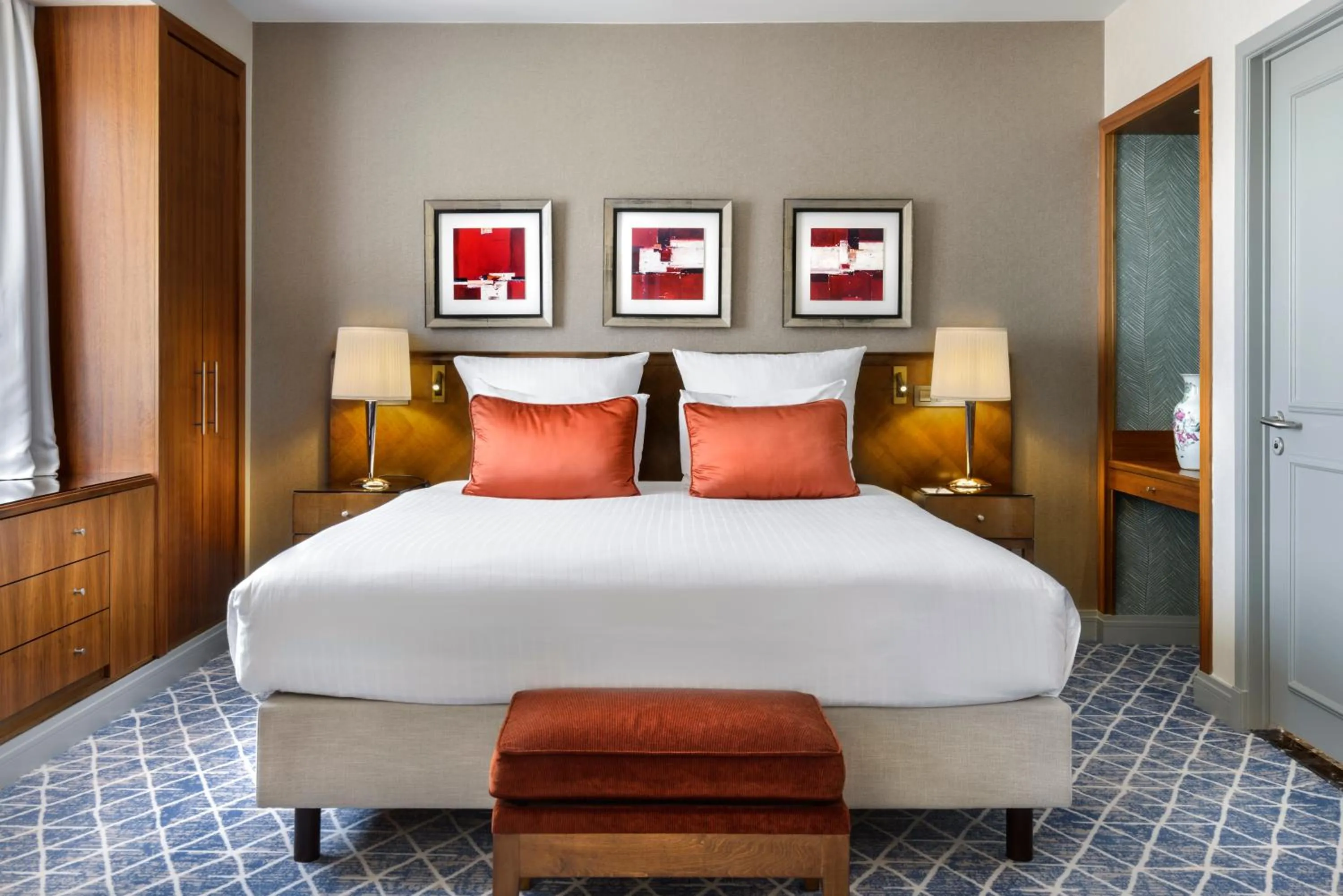 Bedroom, Bed in Warwick Grand-Place Brussels