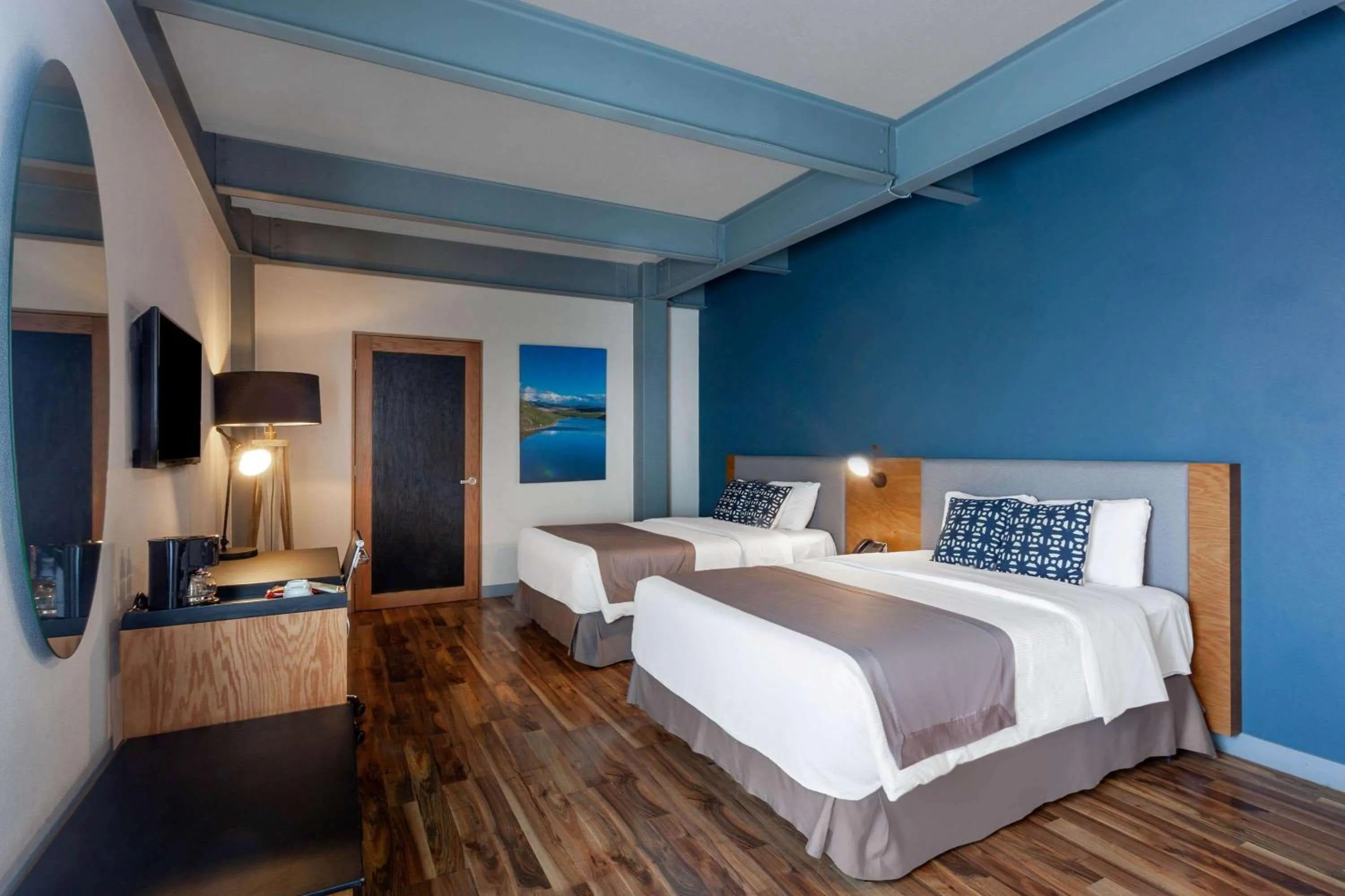 Photo of the whole room, Bed in TRYP by Wyndham San Luis Potosi Hotel & Suites