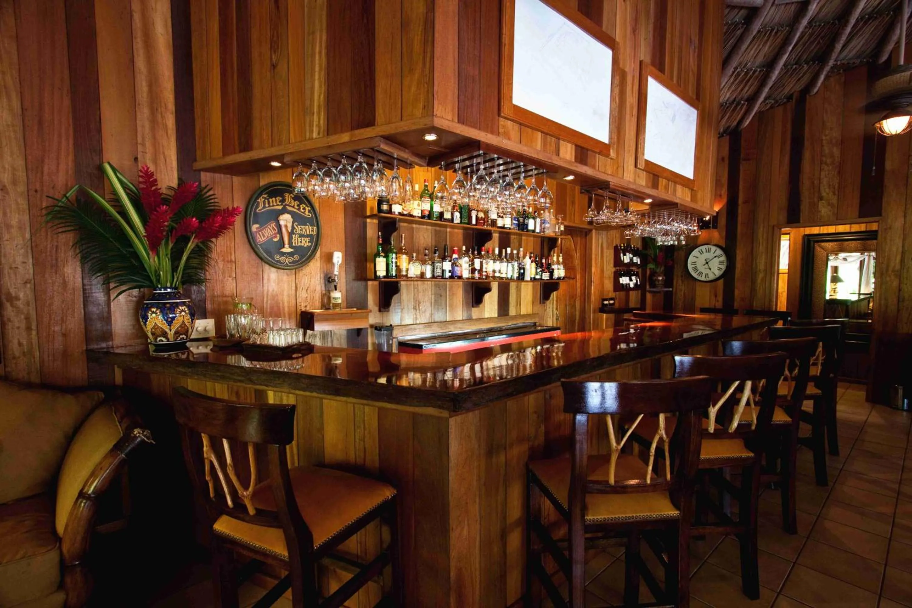 Lounge or bar in Chan Chich Lodge