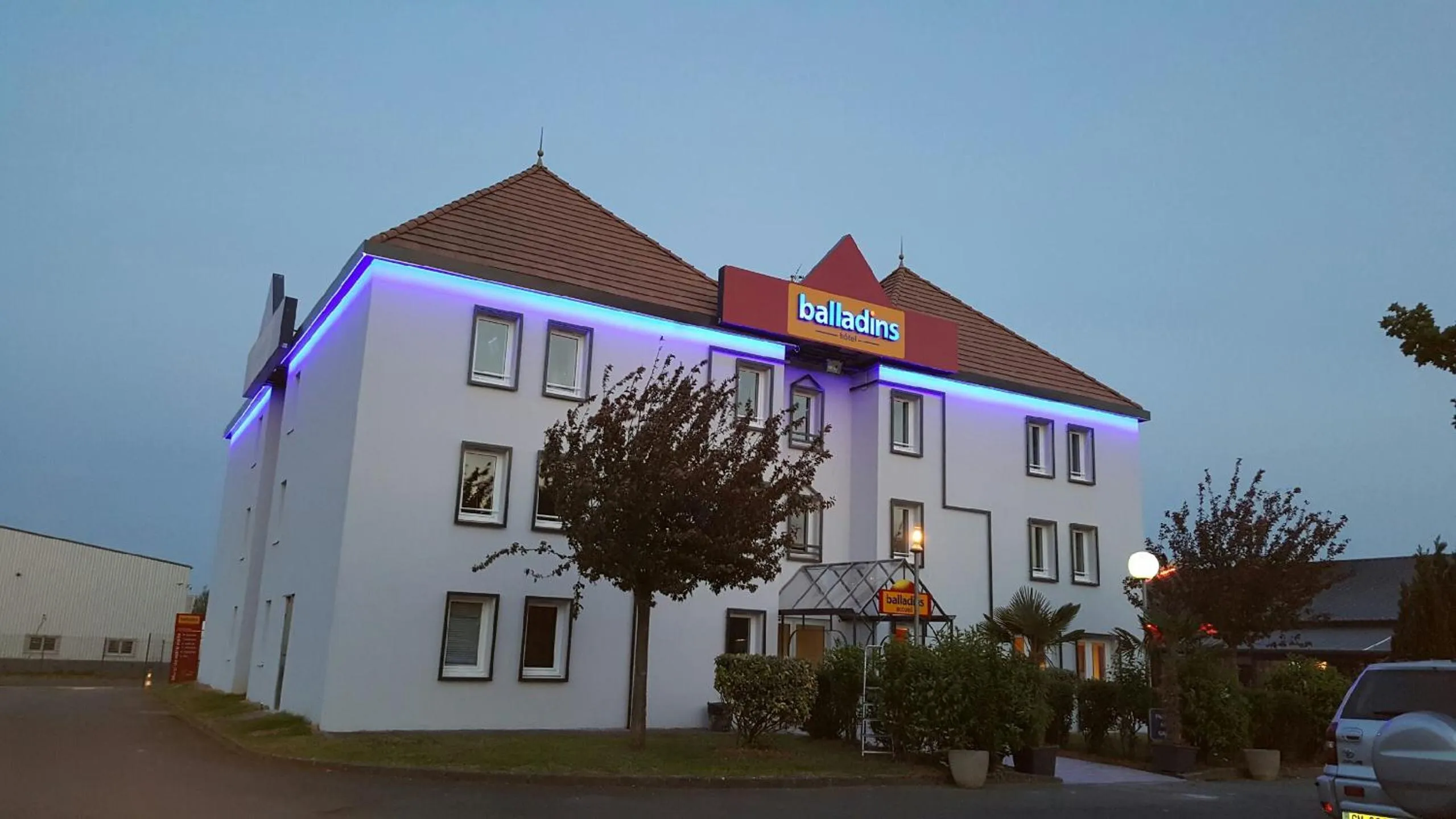 Property building in initial by balladins Saint-Quentin / Gauchy