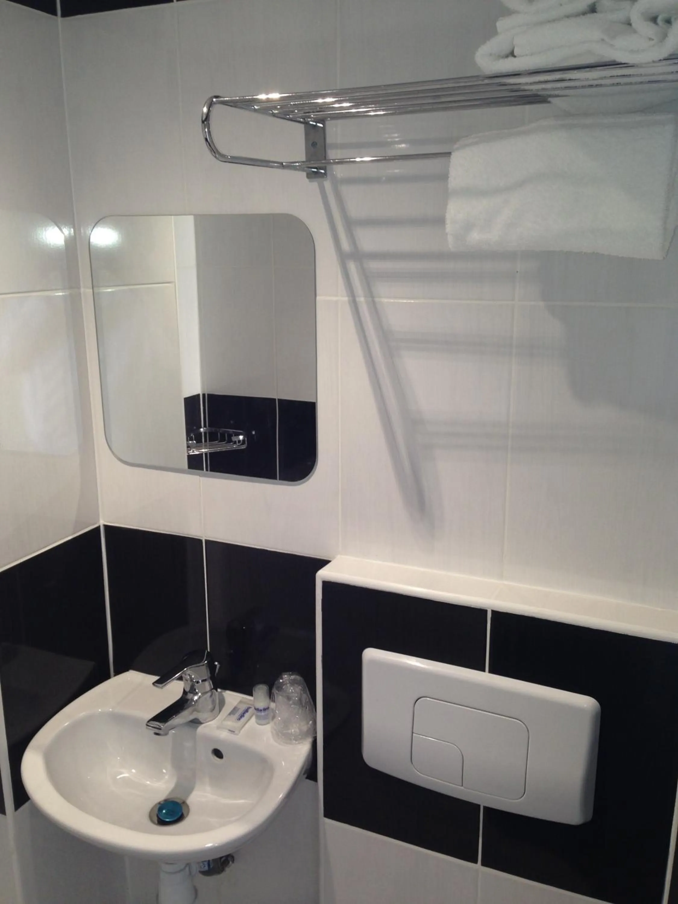 Bathroom in initial by balladins Saint-Quentin / Gauchy