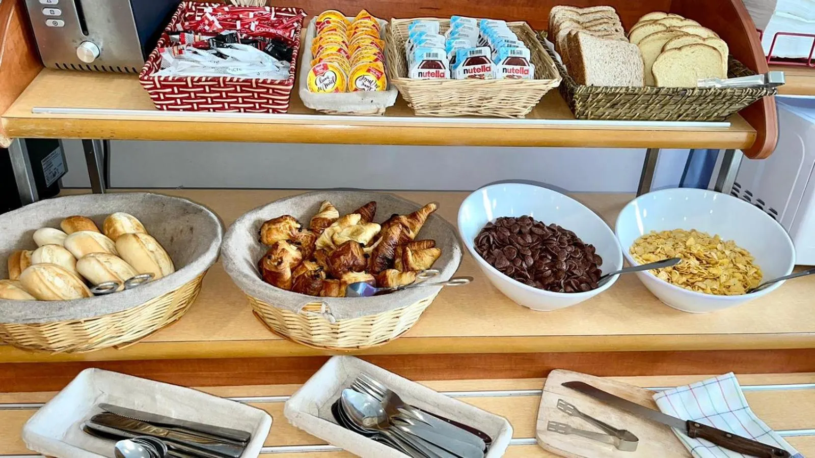 Breakfast in initial by balladins Saint-Quentin / Gauchy