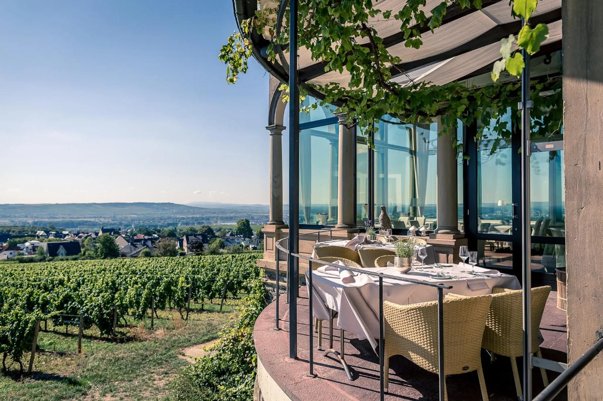 Restaurant/places to eat in Burg & Gästehaus by Schwarzenstein