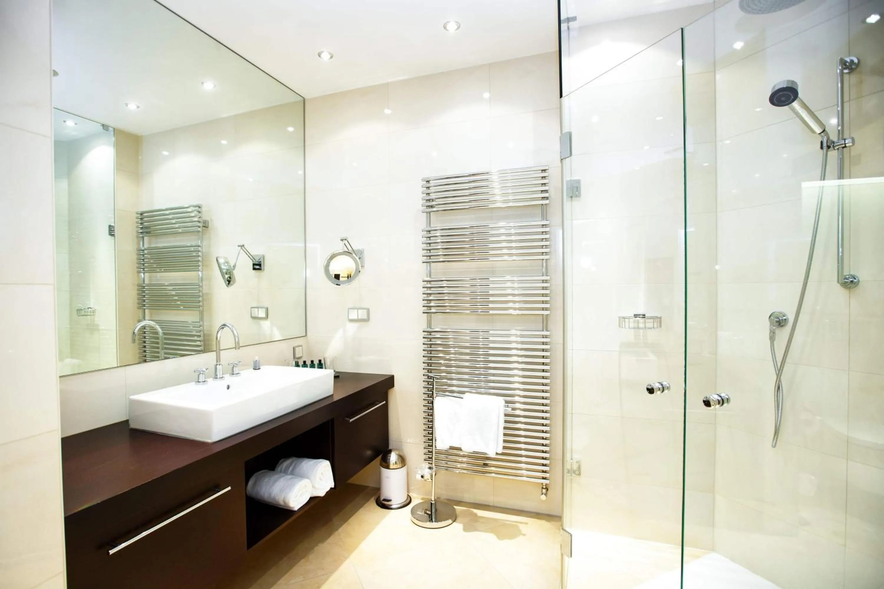 Bathroom in Burg & Gästehaus by Schwarzenstein