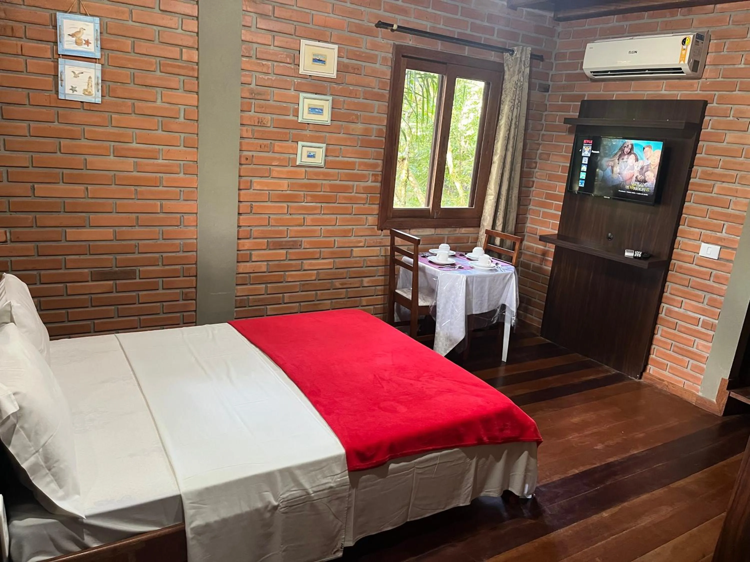 Photo of the whole room, Bed in Pousada Nosso Bosque