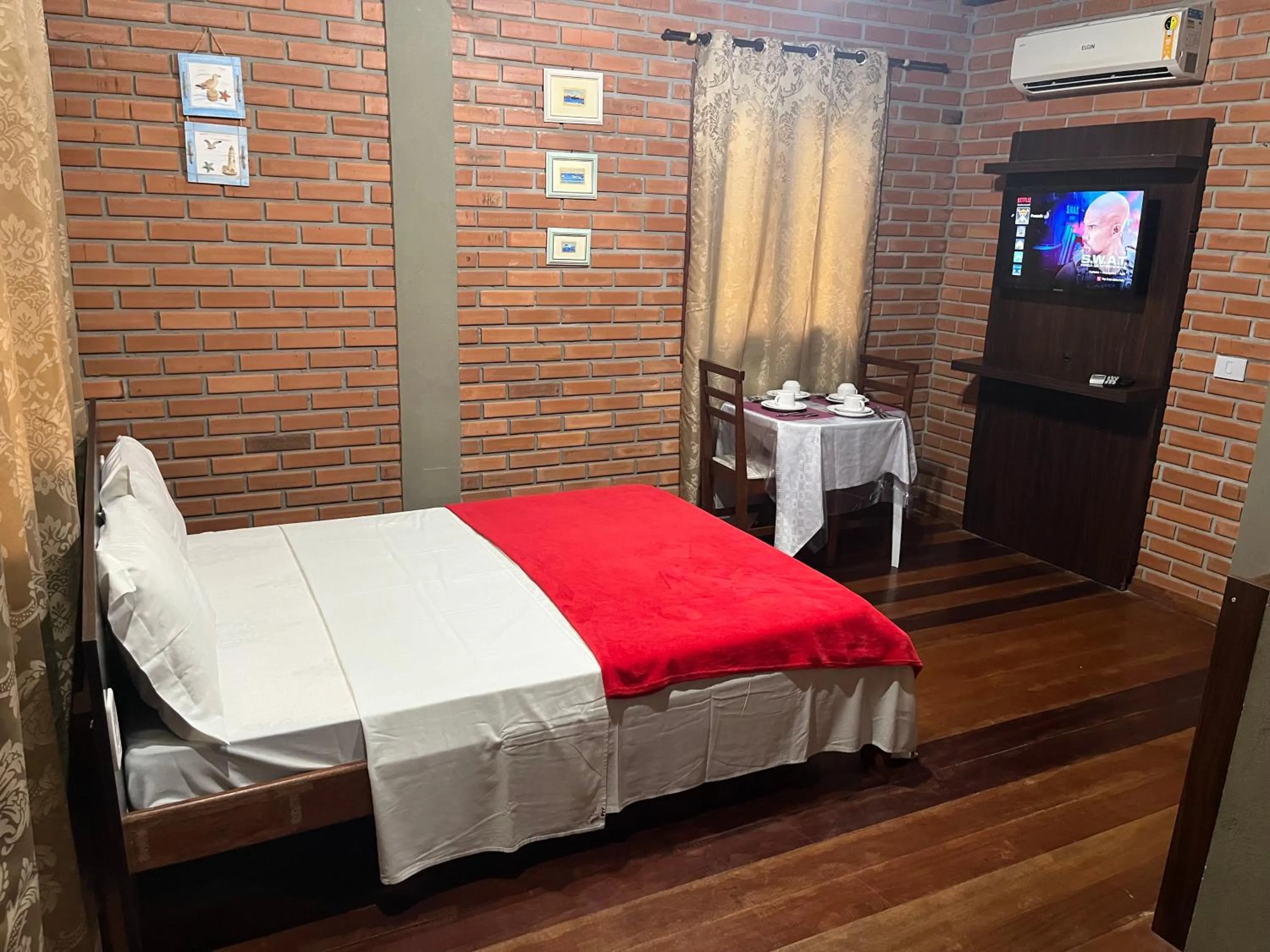 Photo of the whole room, Bed in Pousada Nosso Bosque