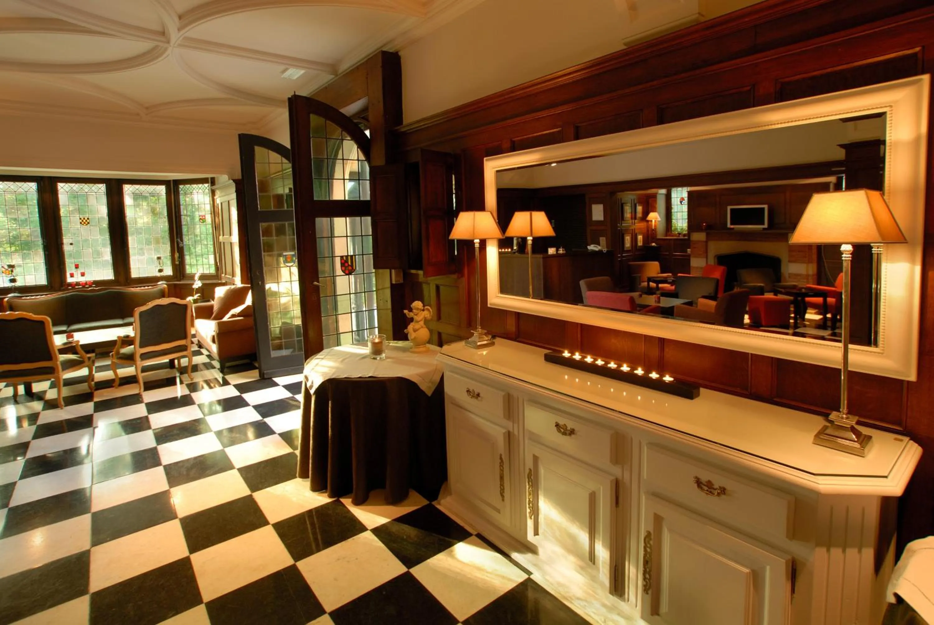 Lounge or bar in Martin's Manoir