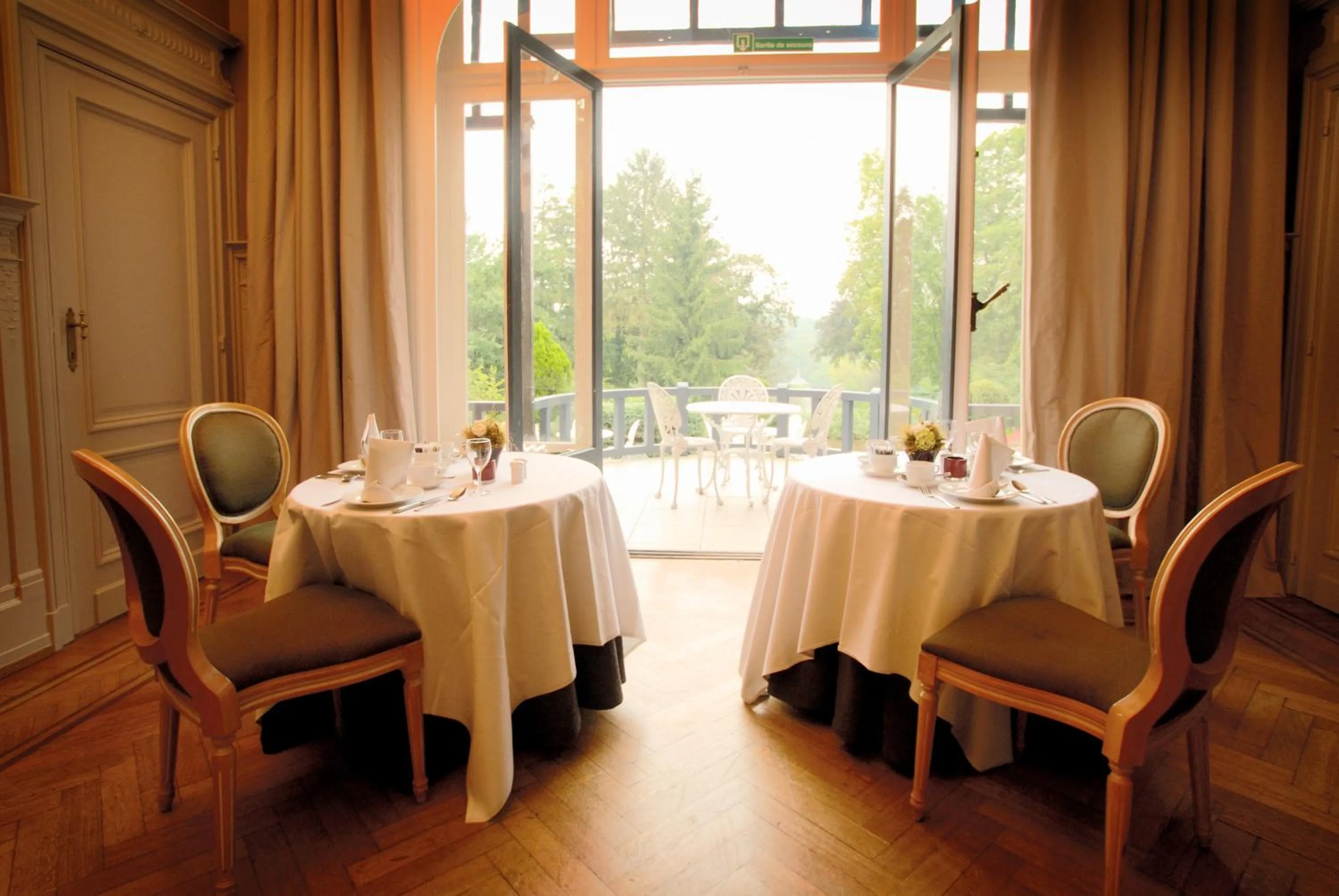 Restaurant/places to eat in Martin's Manoir