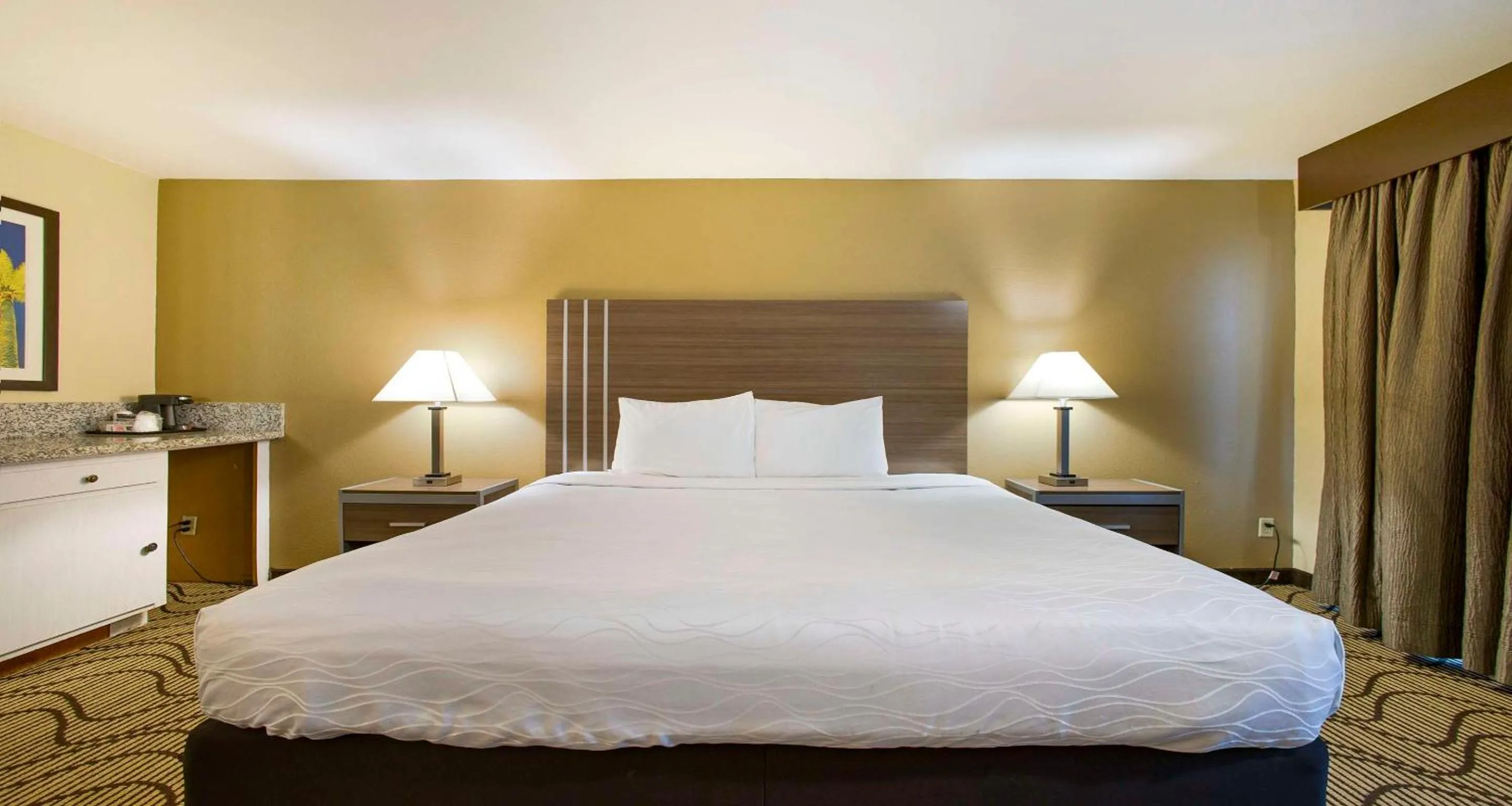Bedroom, Bed in SureStay Plus Hotel by Best Western Sacramento North