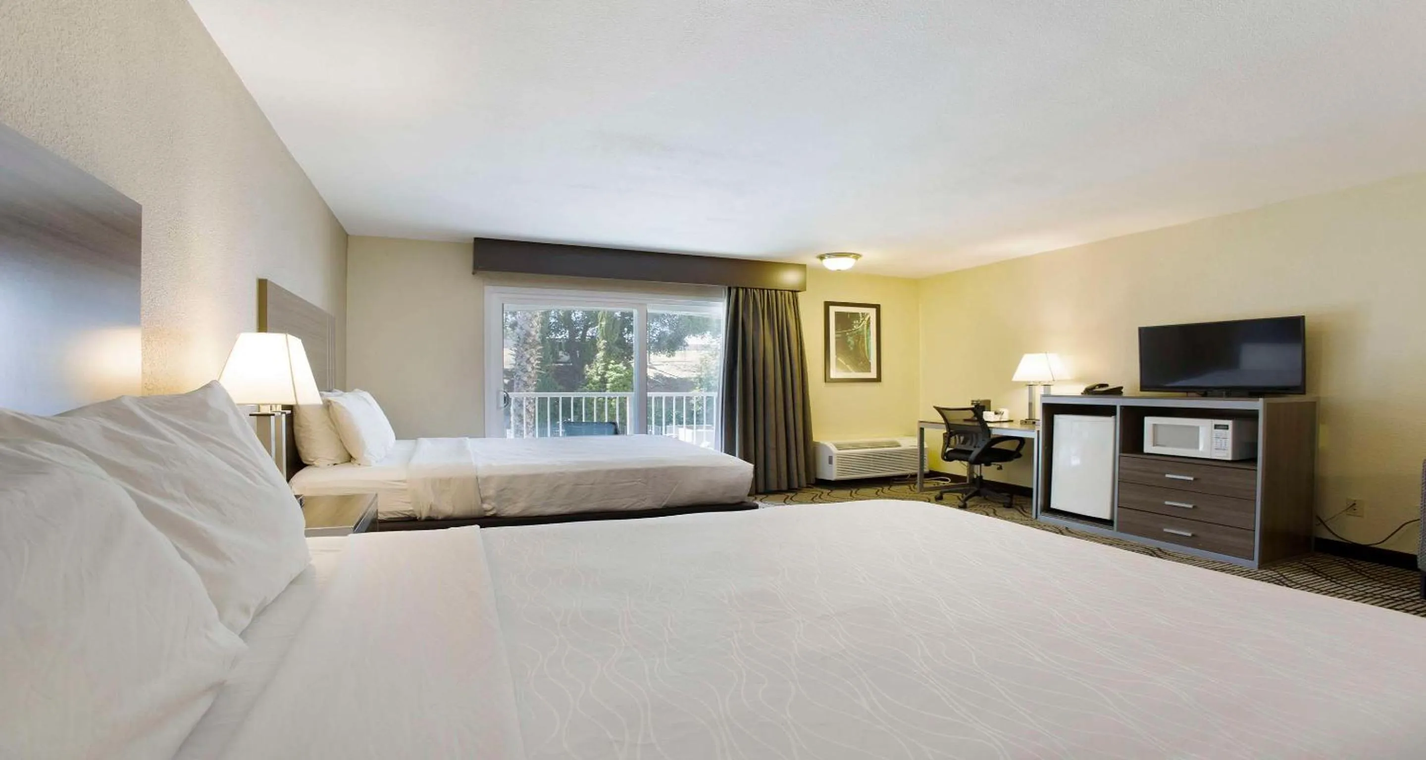 Bedroom, Bed in SureStay Plus Hotel by Best Western Sacramento North