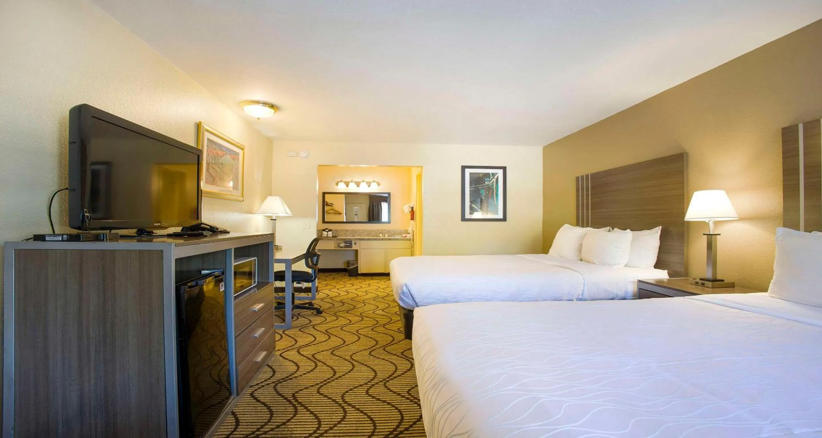 Bedroom, Bed in SureStay Plus Hotel by Best Western Sacramento North