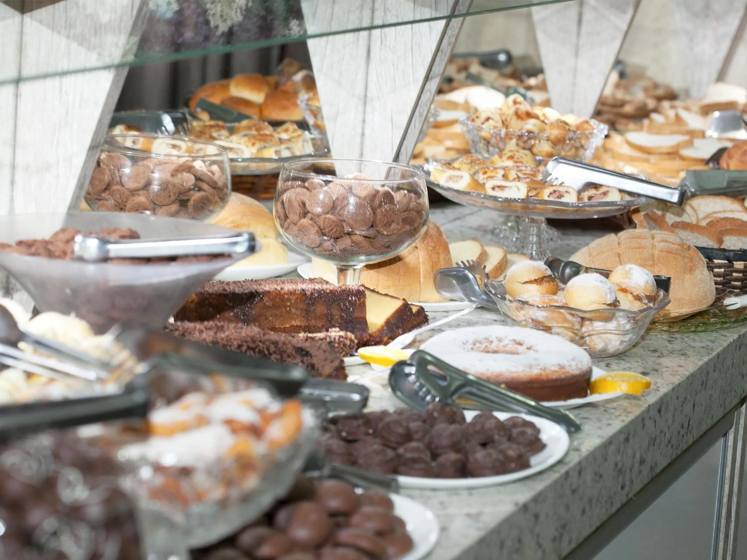 Restaurant/places to eat in Ody Park Resort Hotel