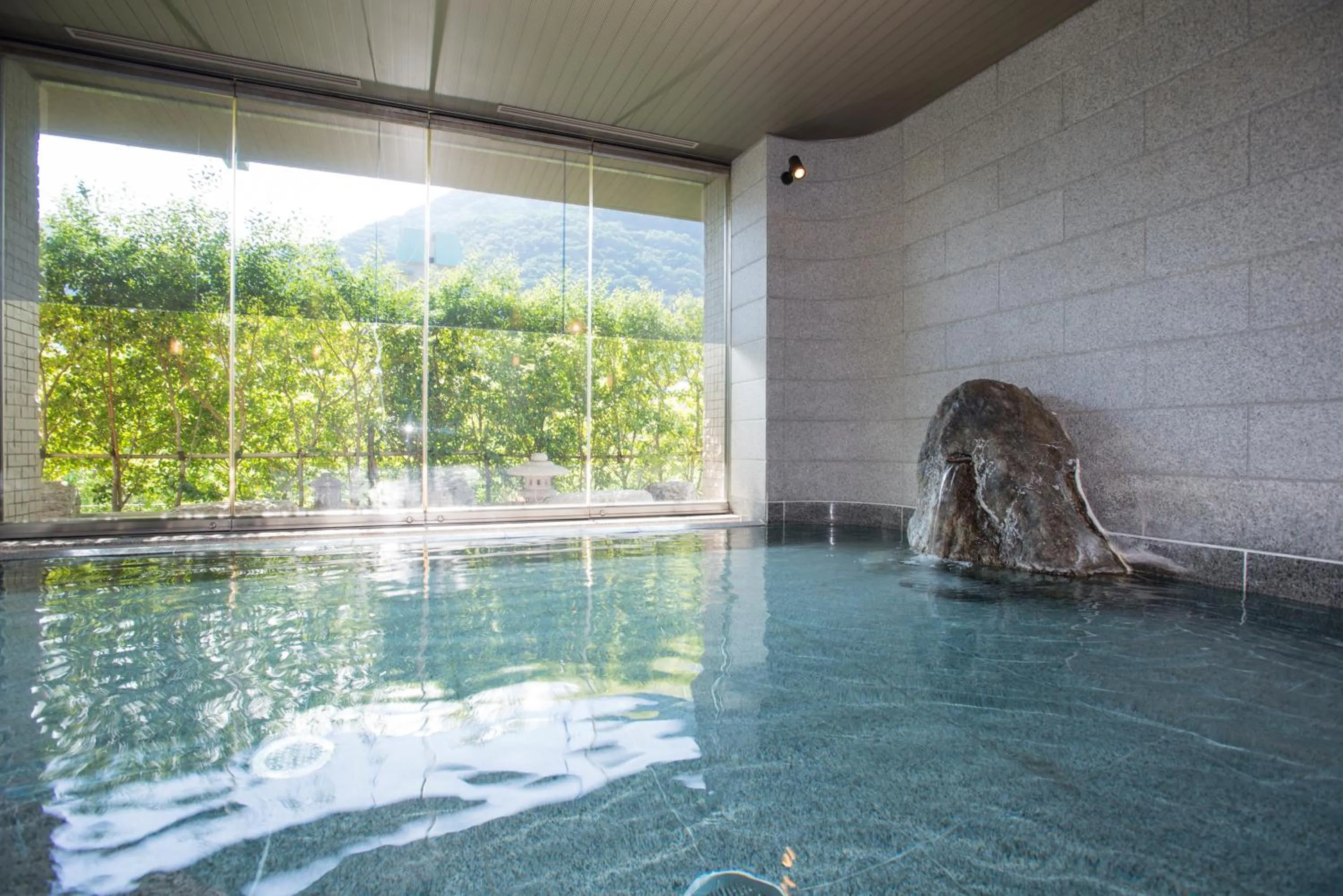 Hot Spring Bath in Kinunokeikoku Hekiryu