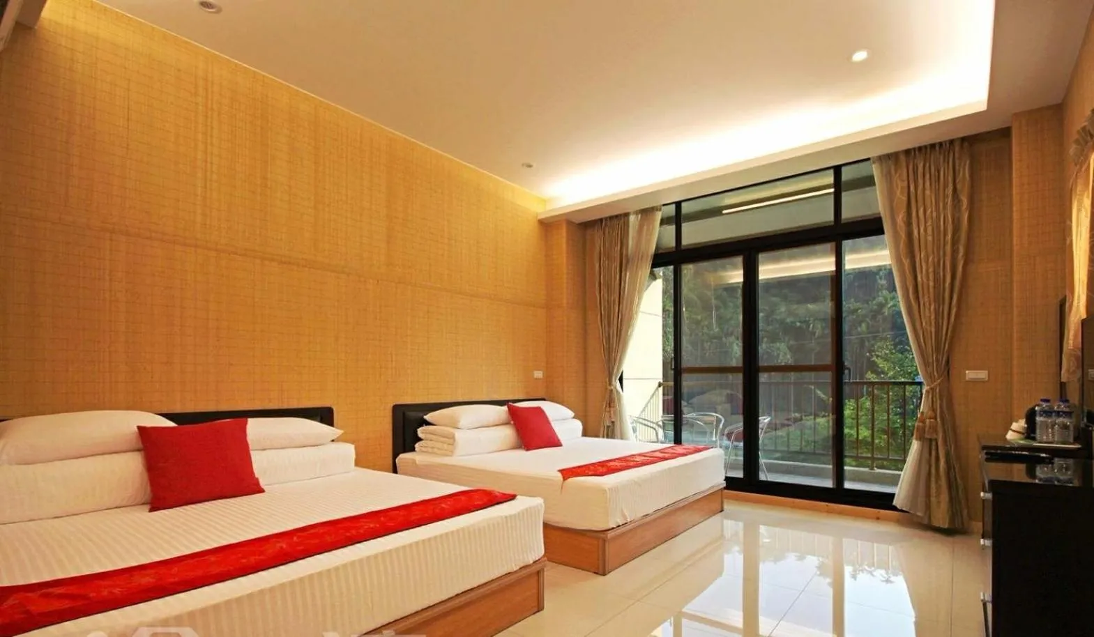 Quadruple Room with Balcony in Qian's Garden Inn
