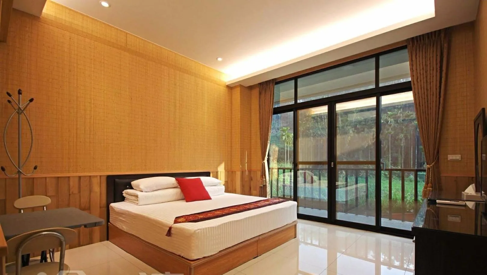 Queen Room in Qian's Garden Inn