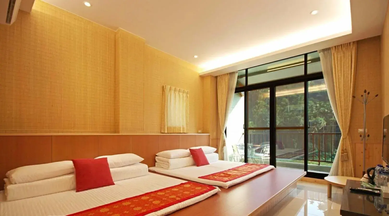 King Room with Balcony in Qian's Garden Inn King Room with Balcony in Qian's Garden Inn