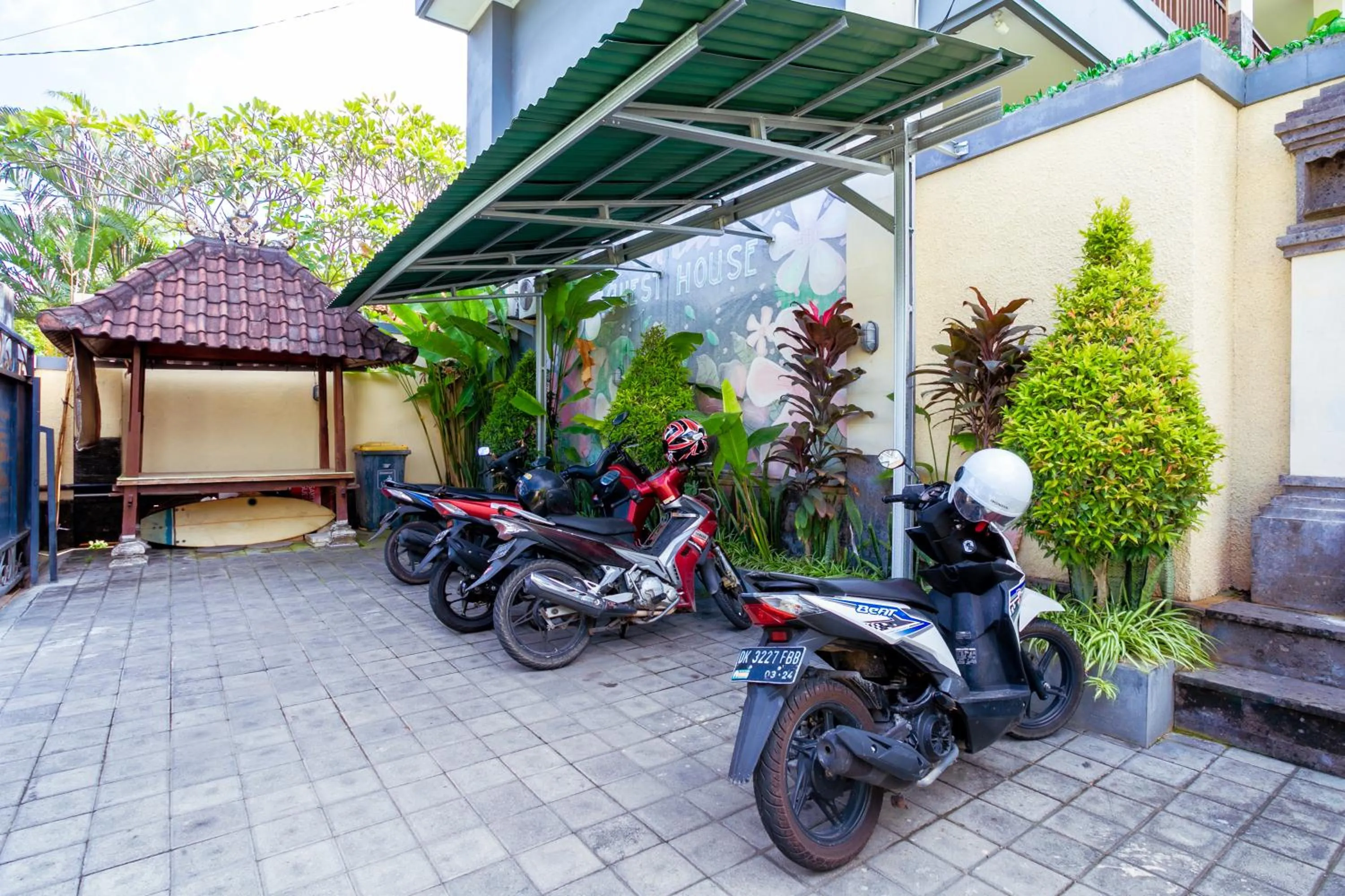 Facade/entrance in Sakura Guest House