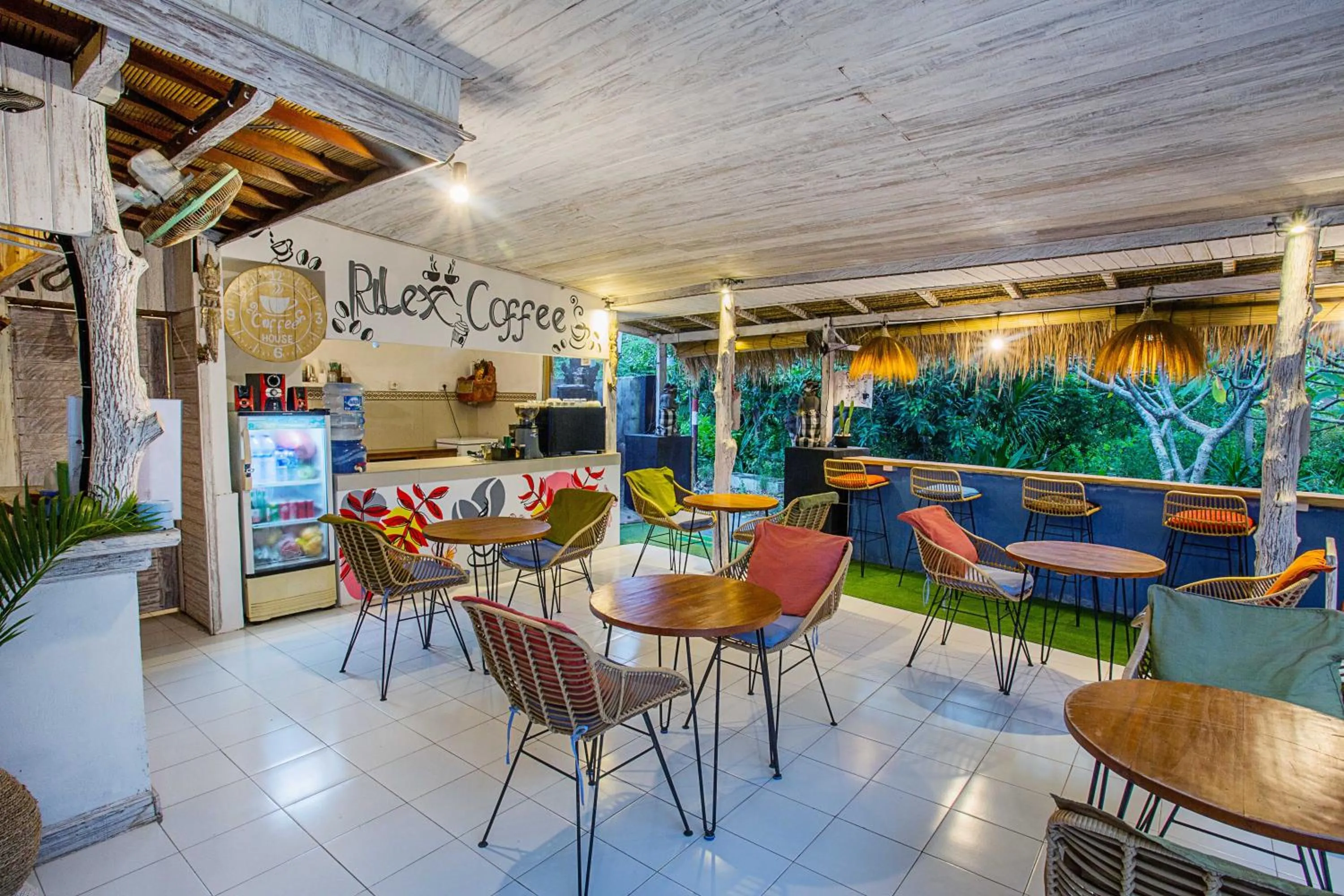 Restaurant/places to eat in Naturale Guest House