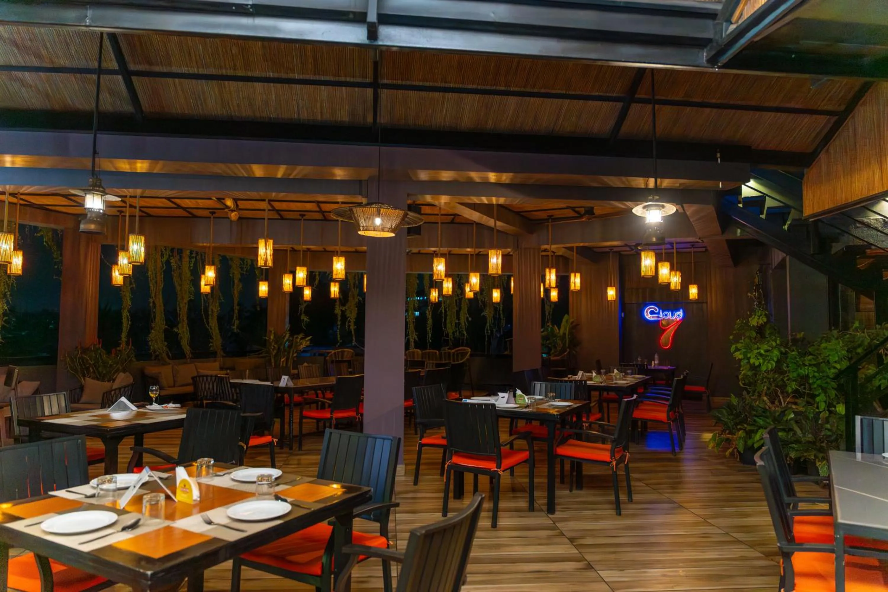 Restaurant/places to eat in Saninro Hotel - Ragama