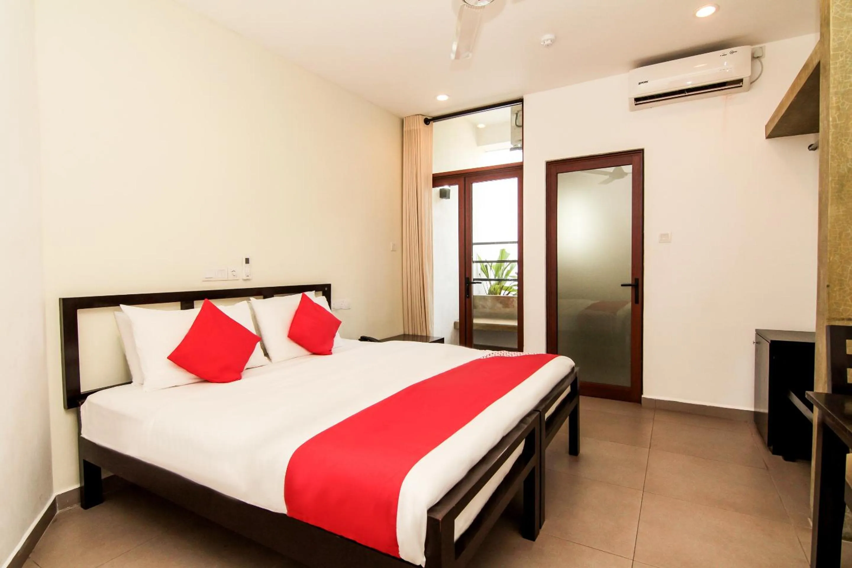 Deluxe Double Room in Saninro Hotel - Ragama