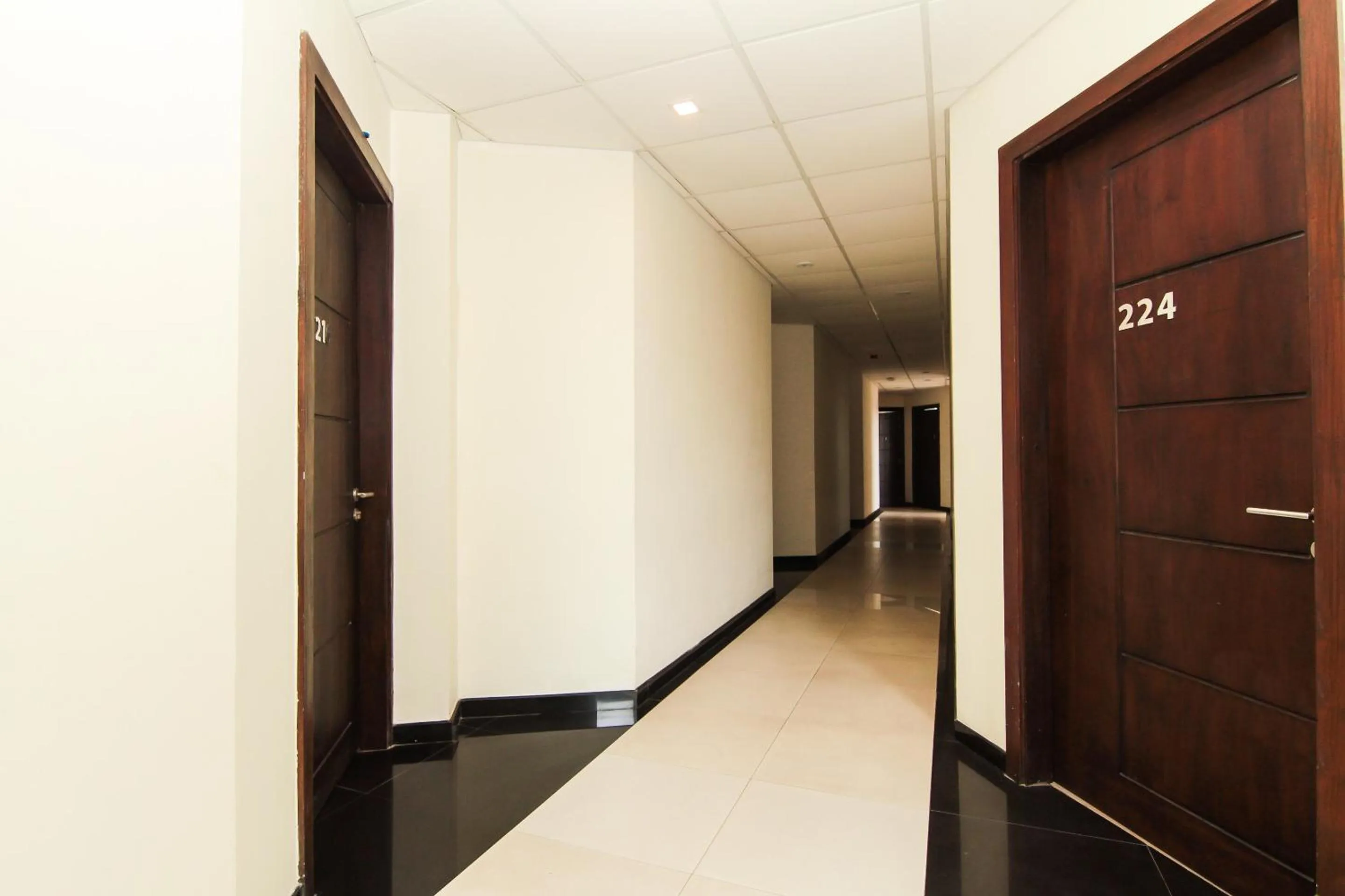 Lobby or reception in Saninro Hotel - Ragama