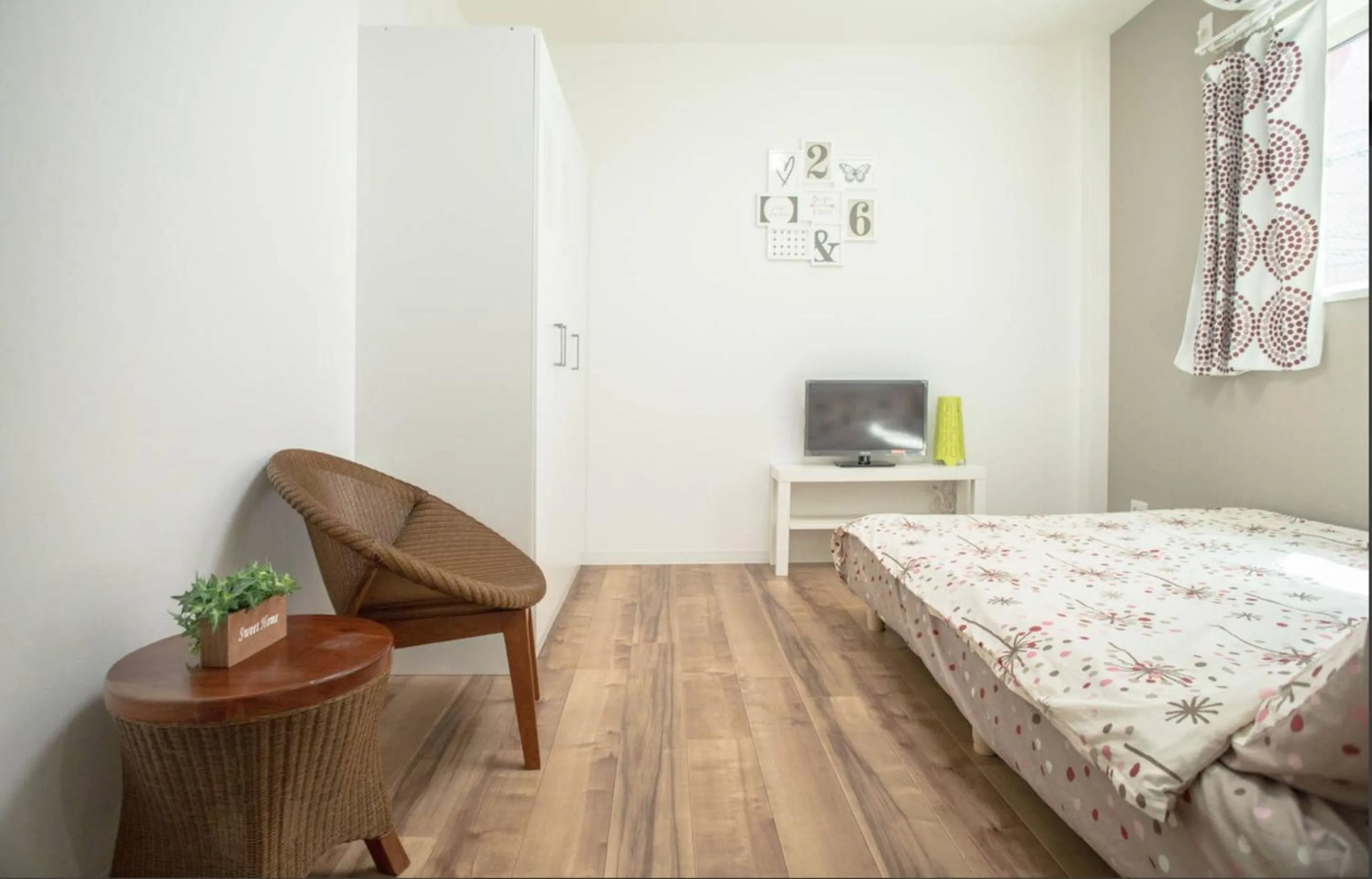 Photo of the whole room, Bed in Osaka Tsuruhashitei Hotel Asahi group 大阪鶴橋亭ホテル