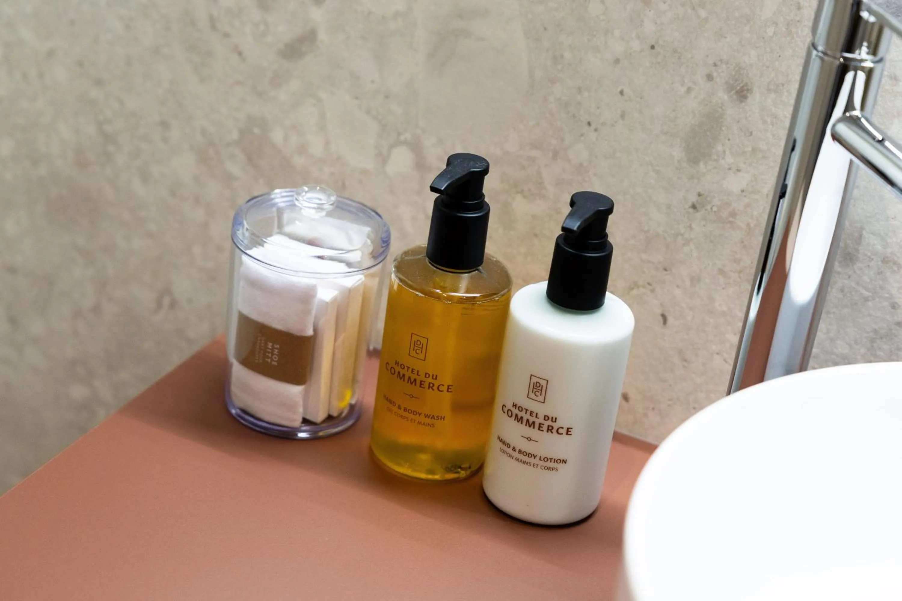 Bedroom in Hotel du Commerce