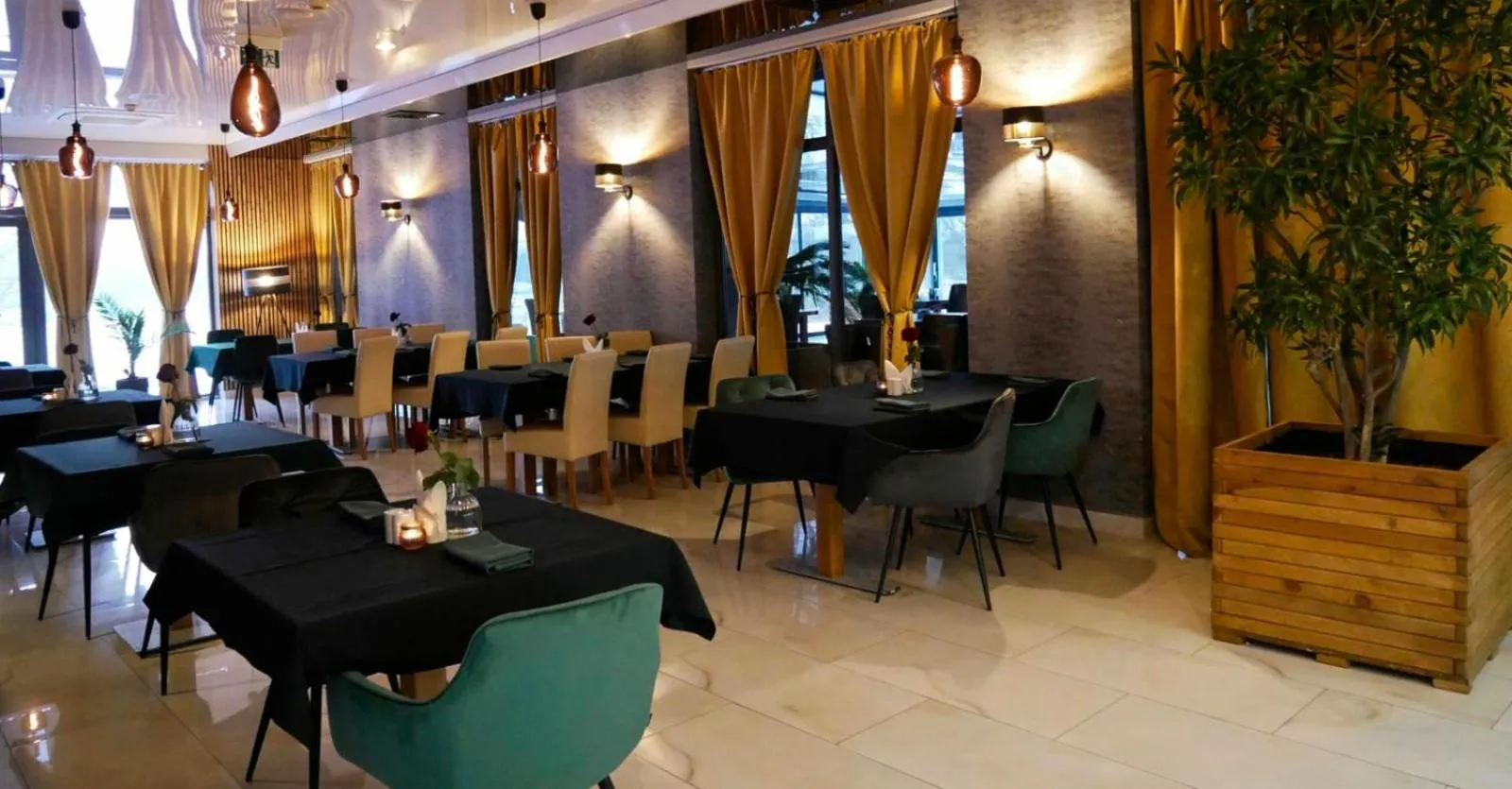 Restaurant/places to eat in Hotel Oskar Business & Spa