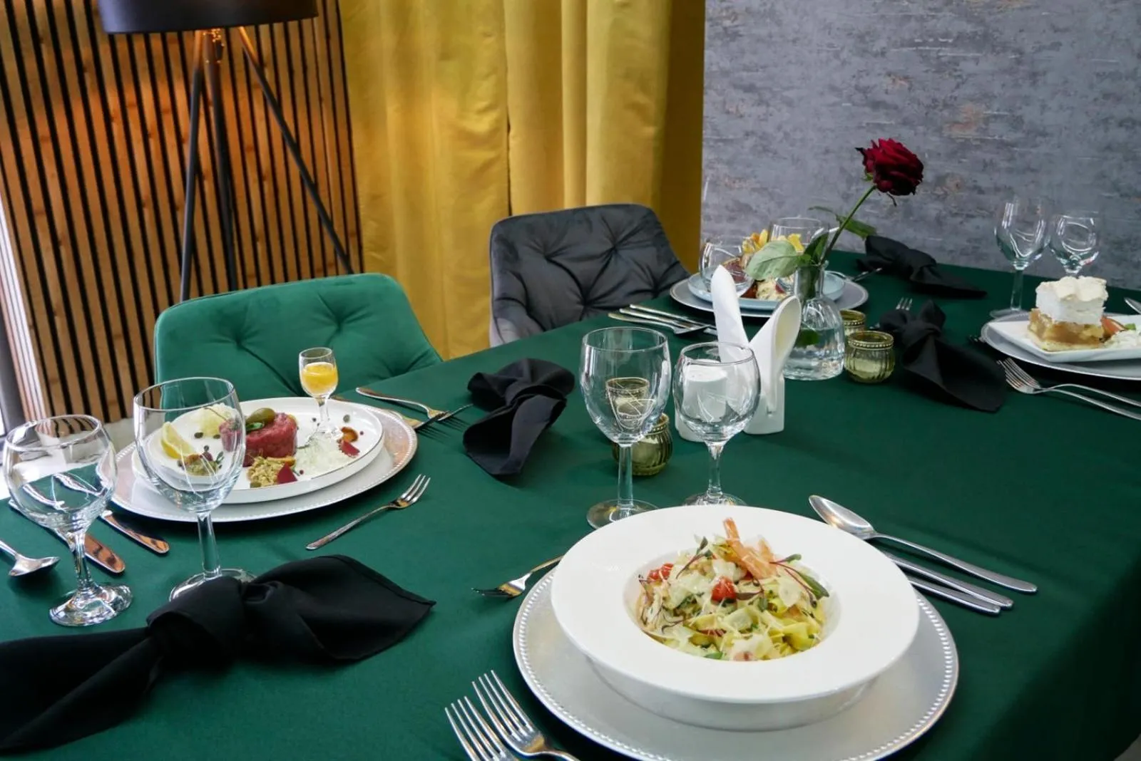 Food and drinks in Hotel Oskar Business & Spa