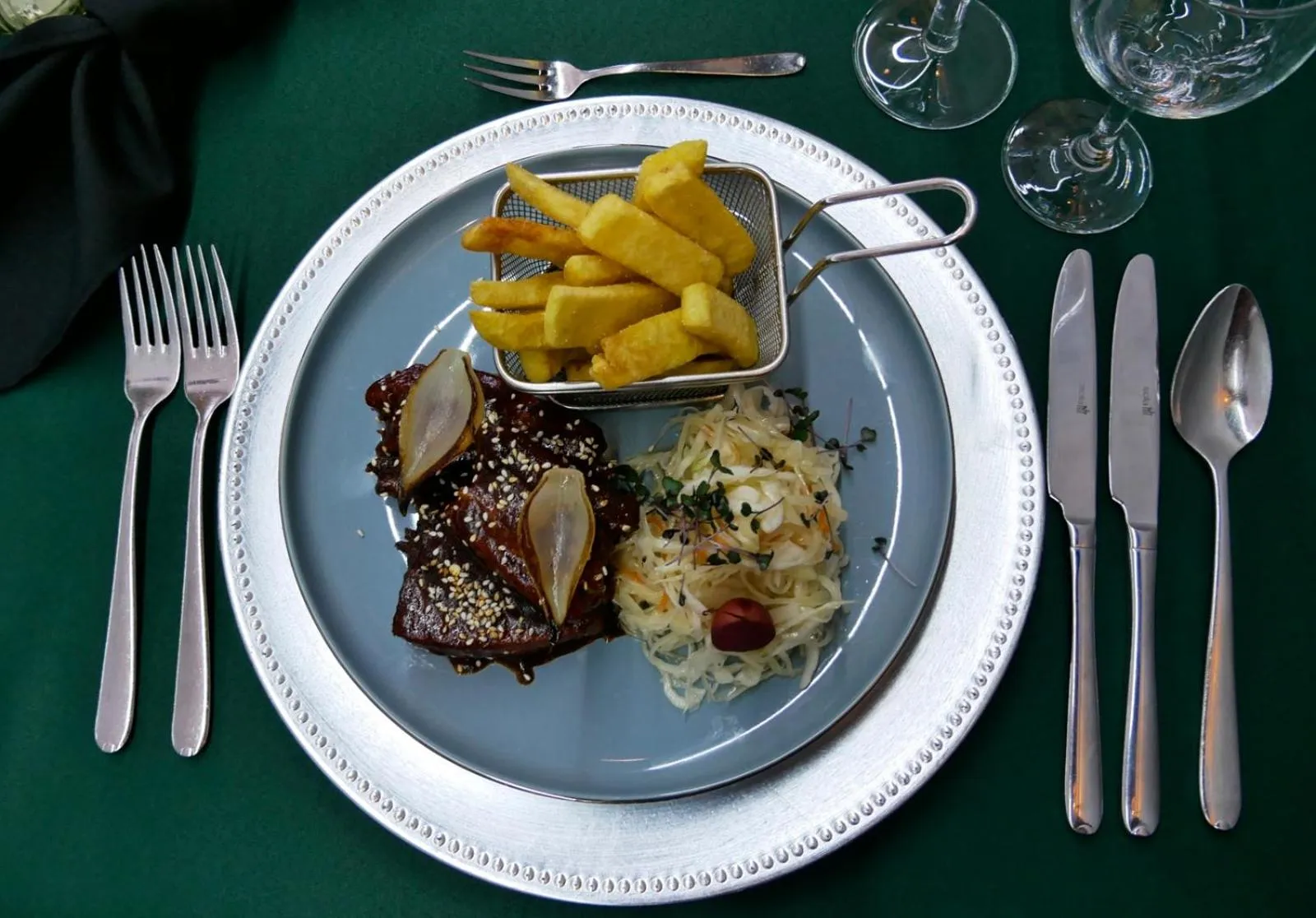 Food and drinks in Hotel Oskar Business & Spa