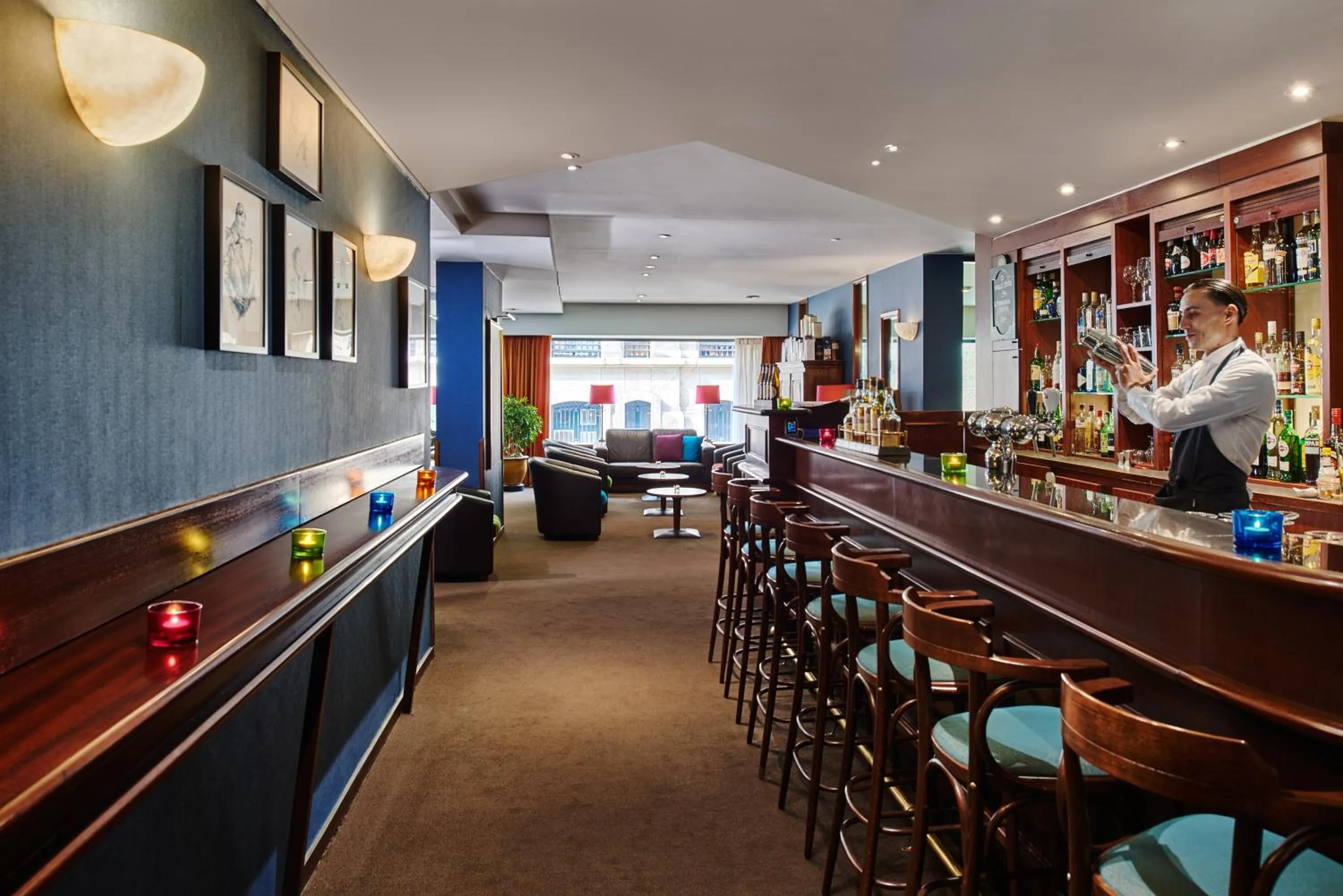 Restaurant/places to eat in Theater Hotel