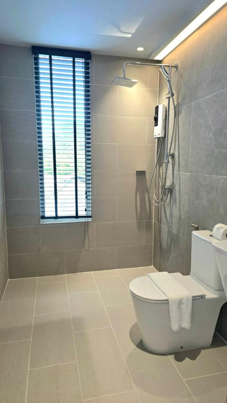 Shower in P168 Hostel Samui