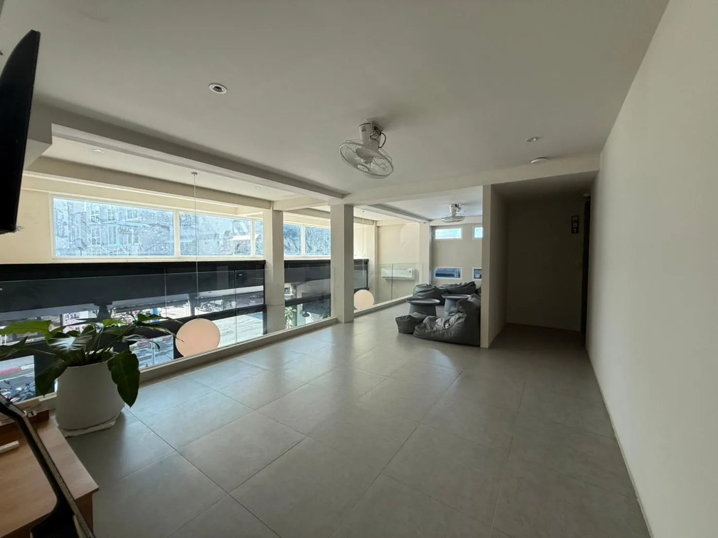 Communal lounge/ TV room in P168 Hostel Samui