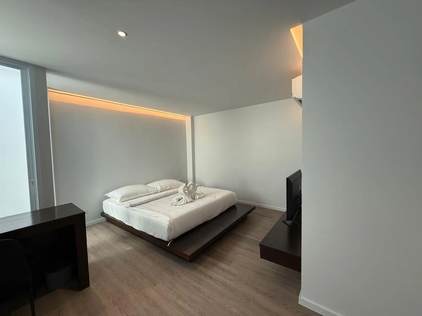 Photo of the whole room, Bed in P168 Hostel Samui