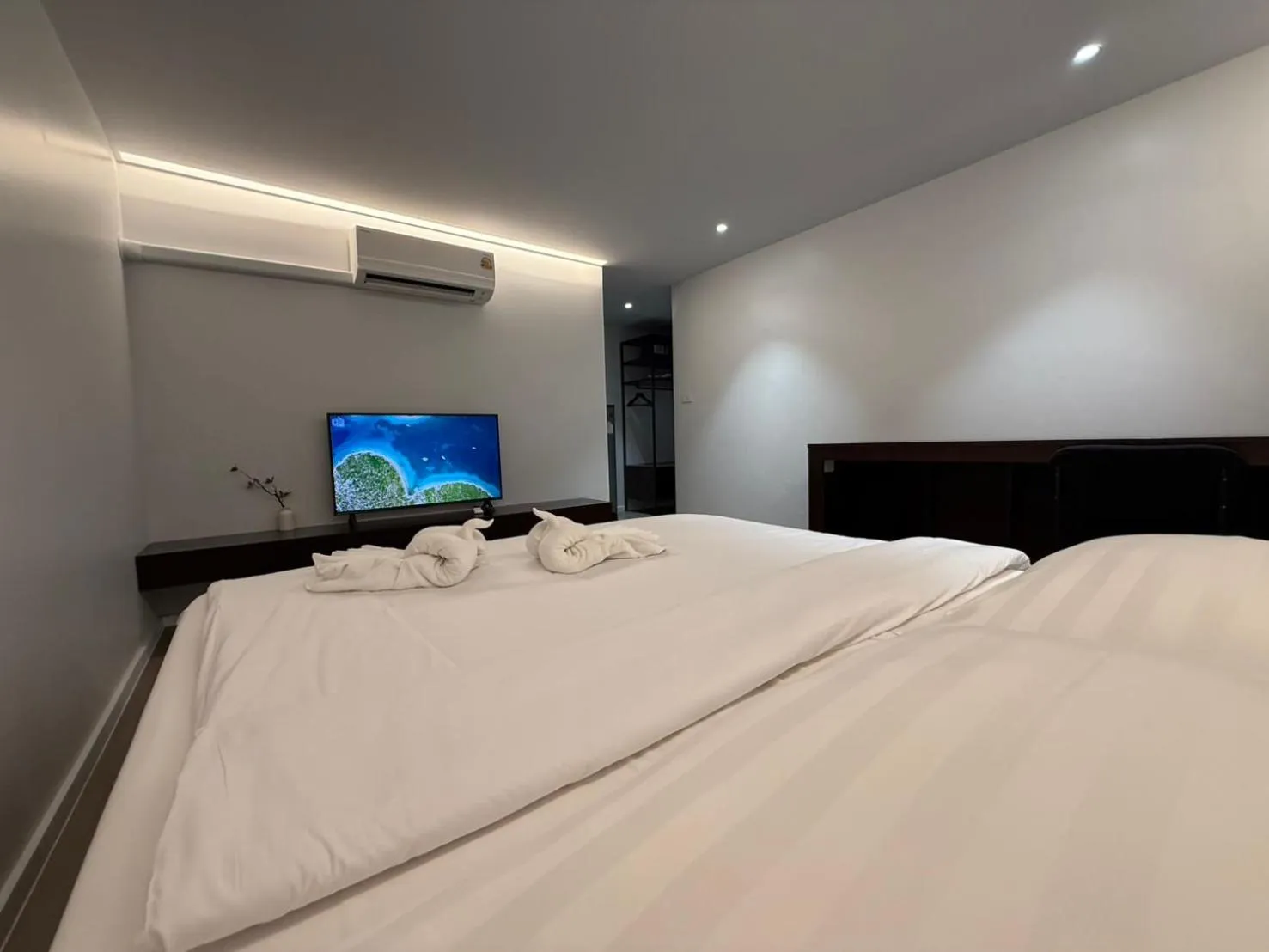 Photo of the whole room, Bed in P168 Hostel Samui