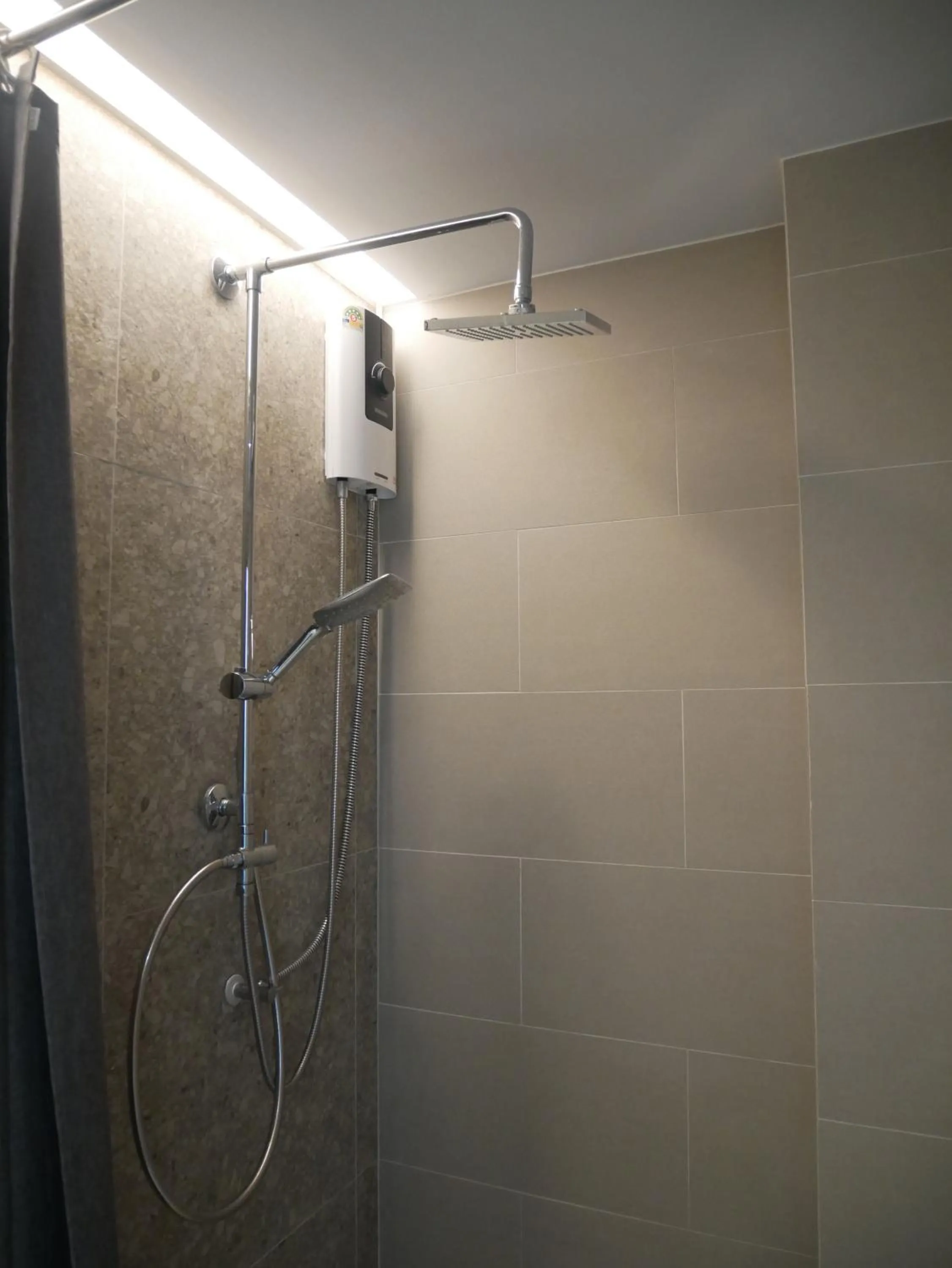 Shower in P168 Hostel Samui