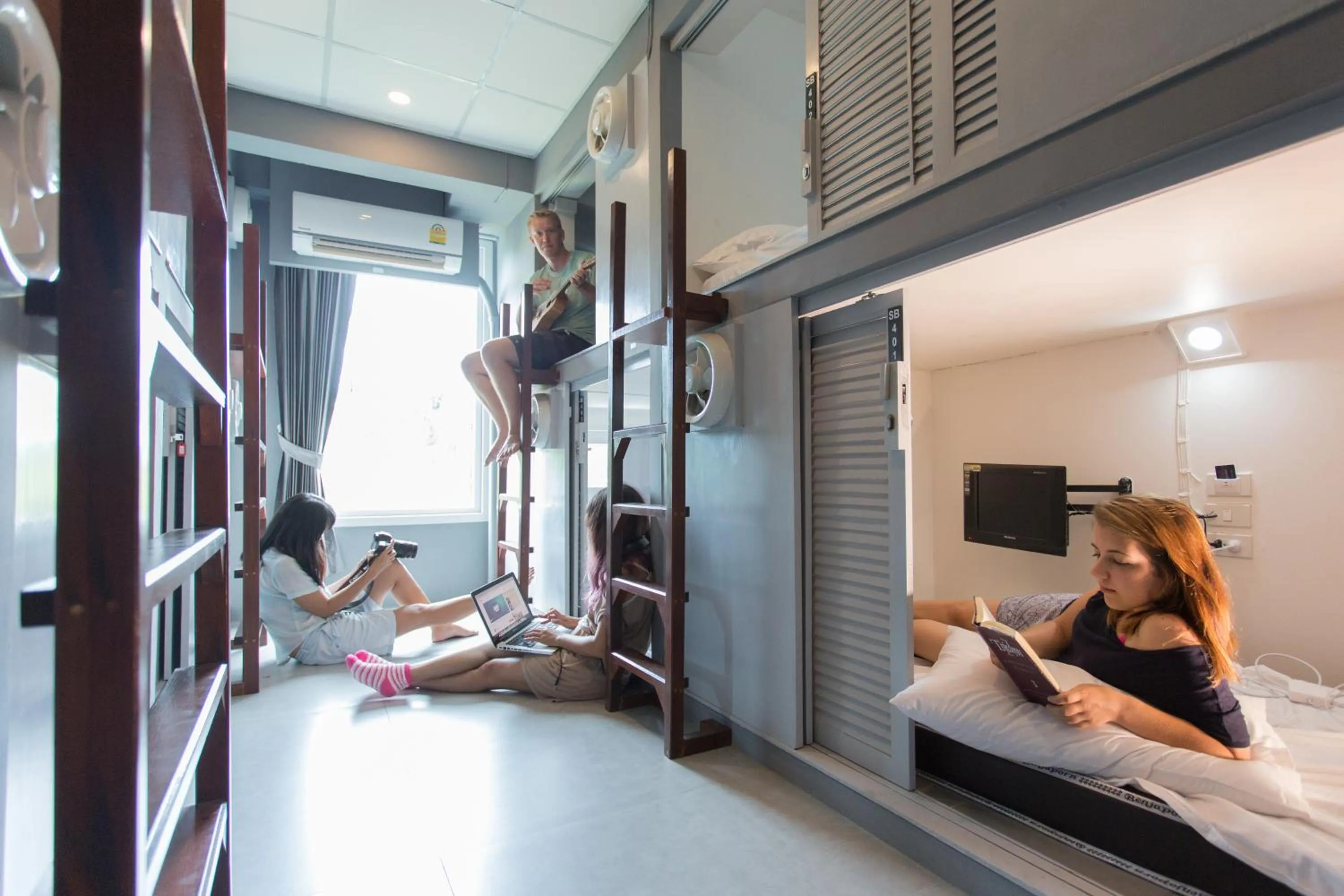 Lounge or bar, Bed in P168 Hostel Samui