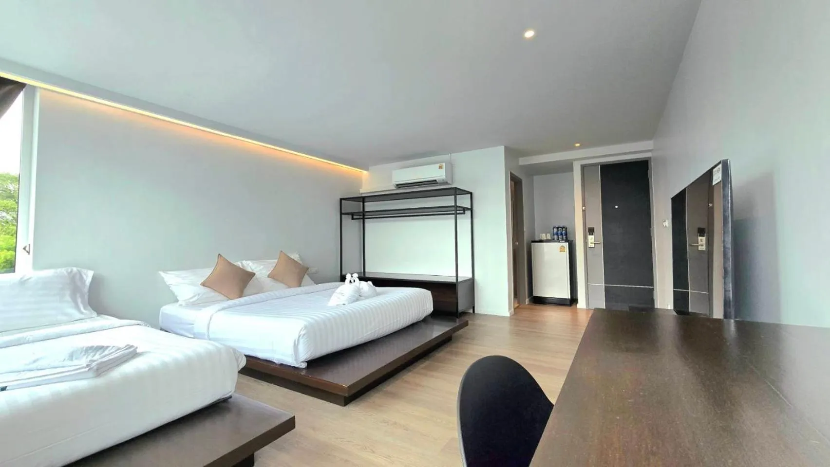 Photo of the whole room, Bed in P168 Hostel Samui