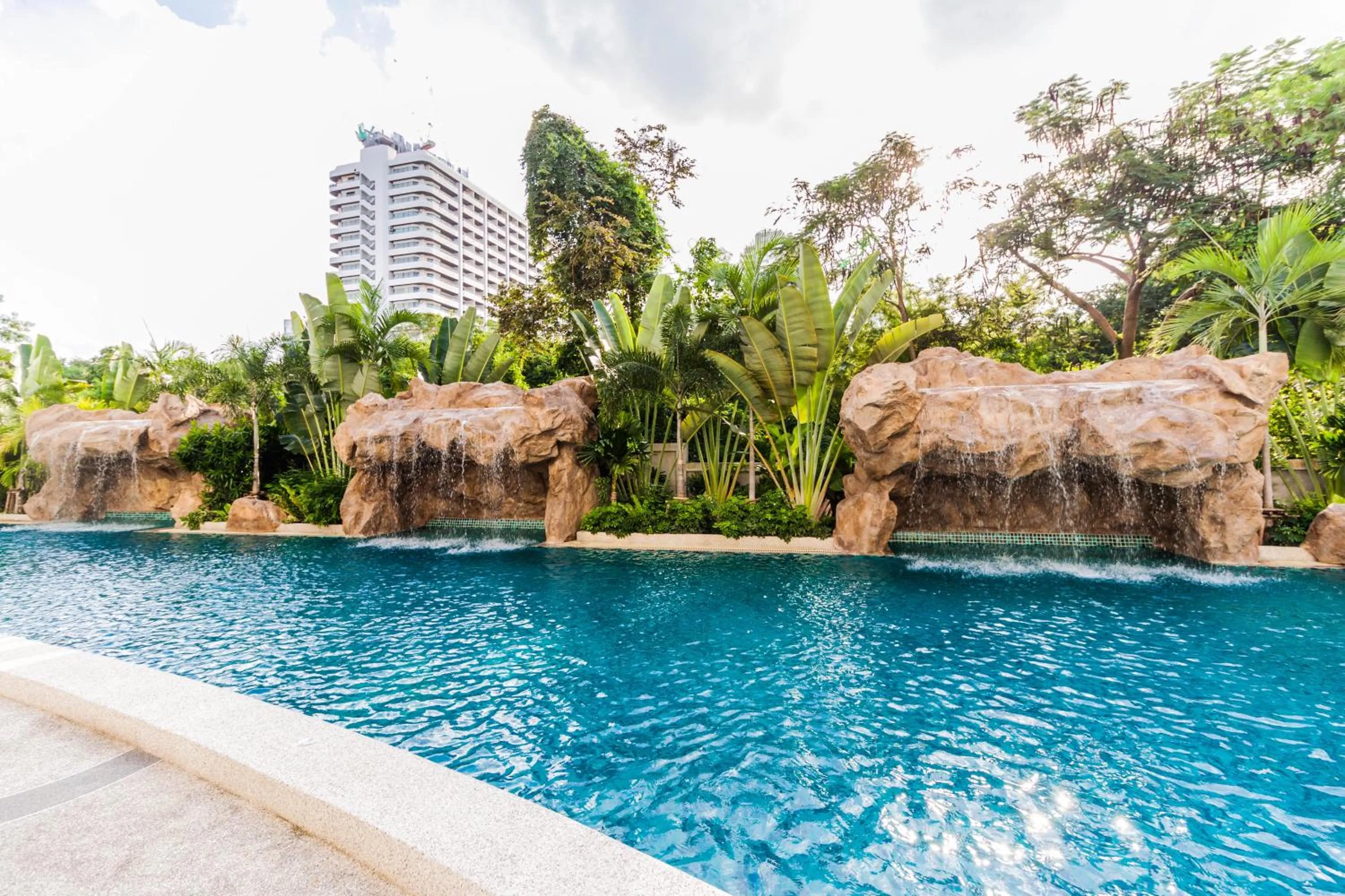 Swimming pool in Club Royal Wongamat by Pattaya Sunny Rentals