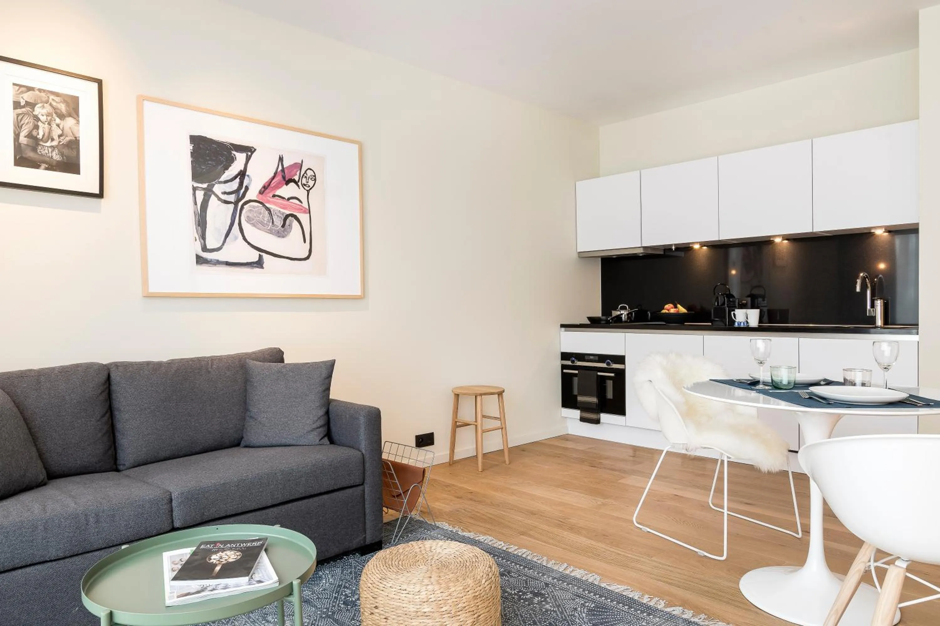 Photo of the whole room in PREMIER SUITES Antwerp