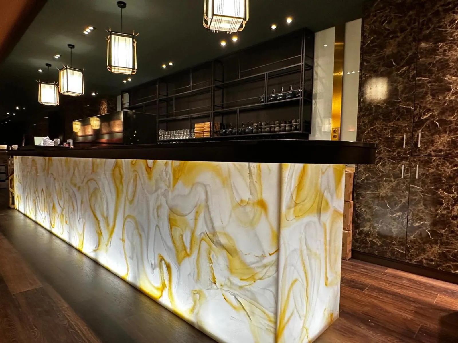 Restaurant/places to eat in De Keyser Hotel