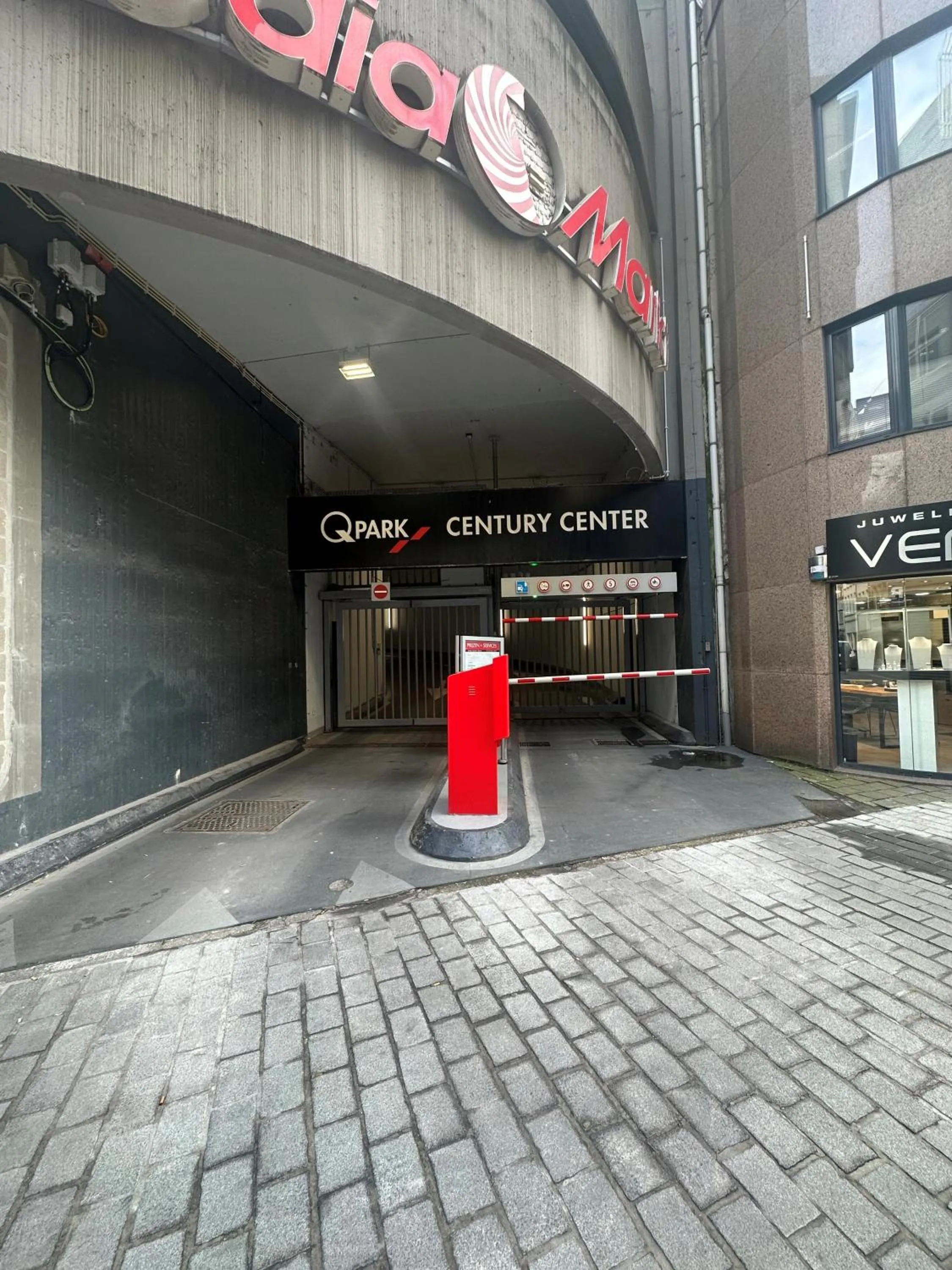 Parking in De Keyser Hotel