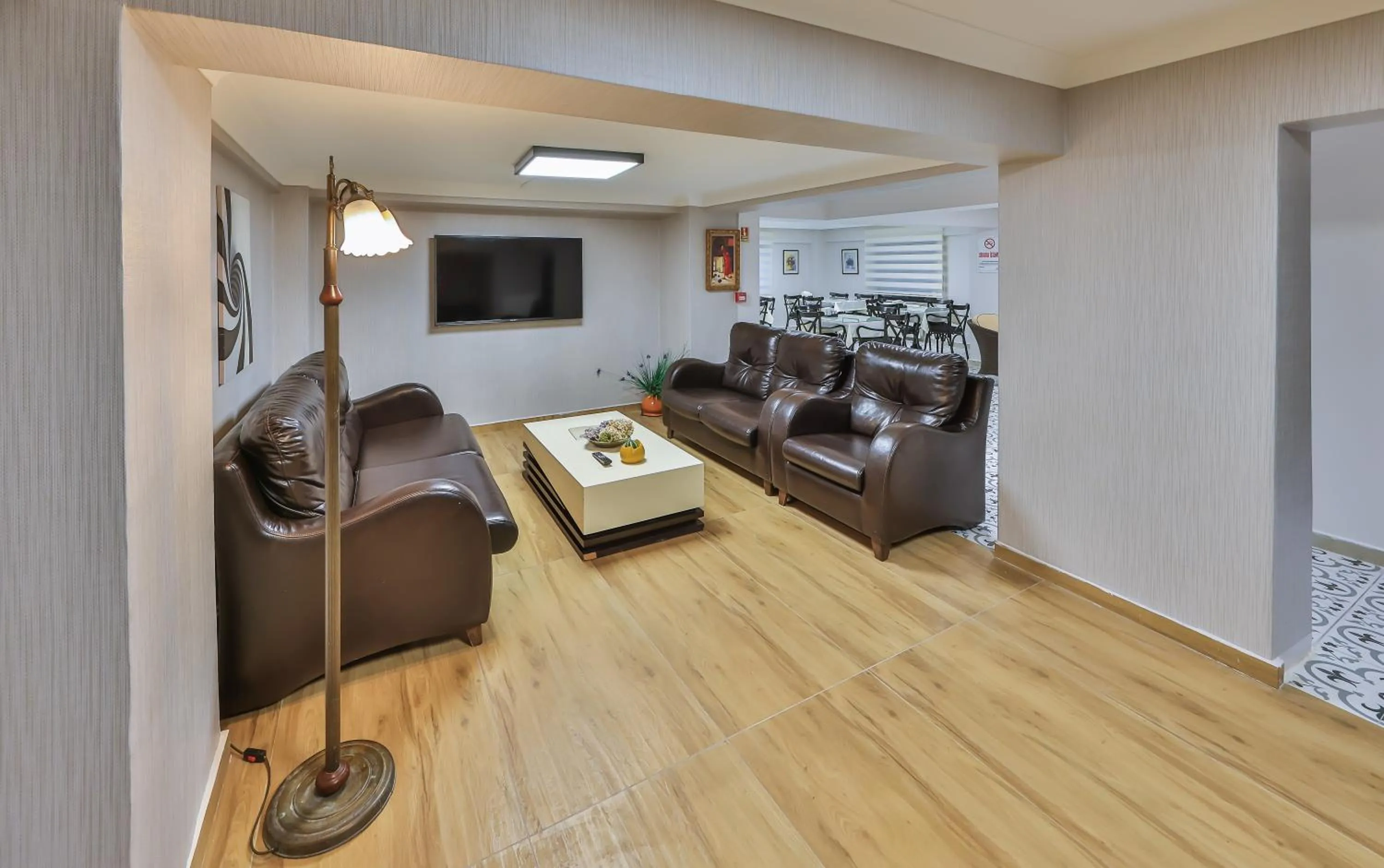 Communal lounge/ TV room in Palmada Hotel