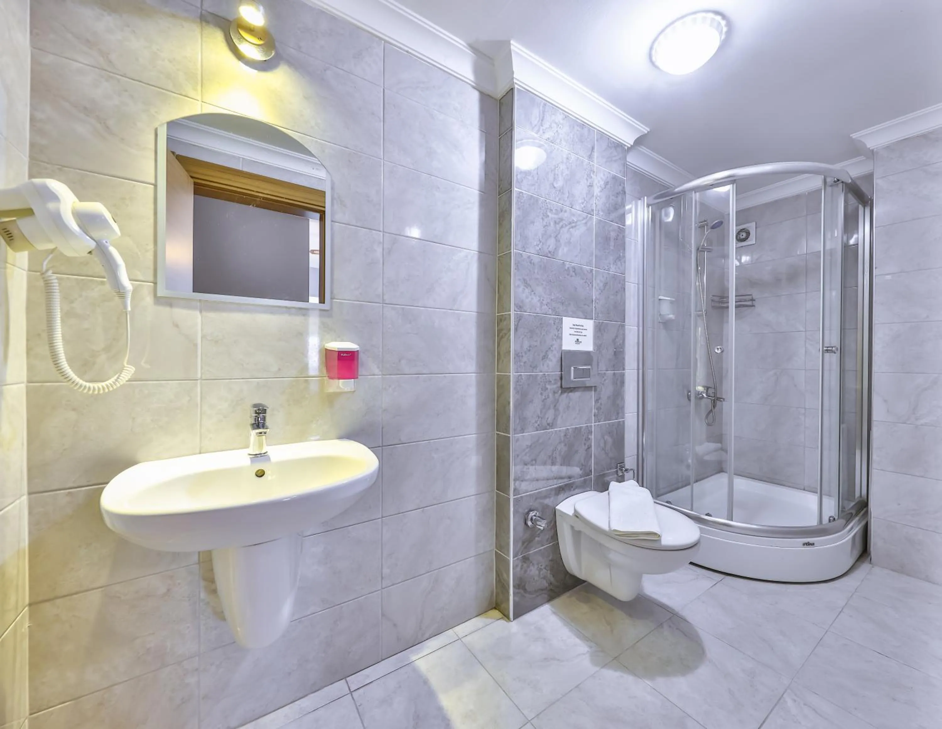 Shower in Palmada Hotel