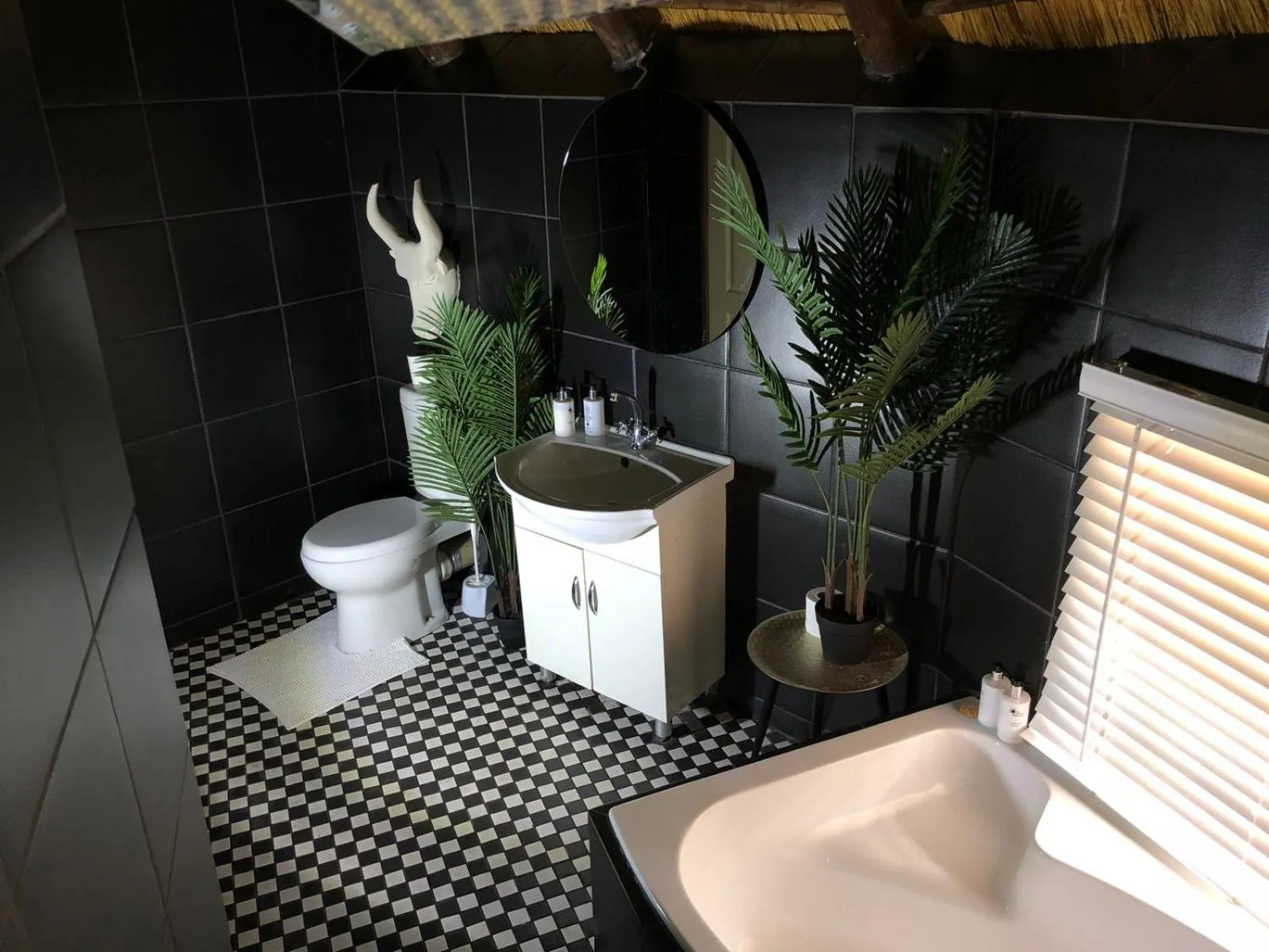 Bathroom in Imbube Safari Lodge