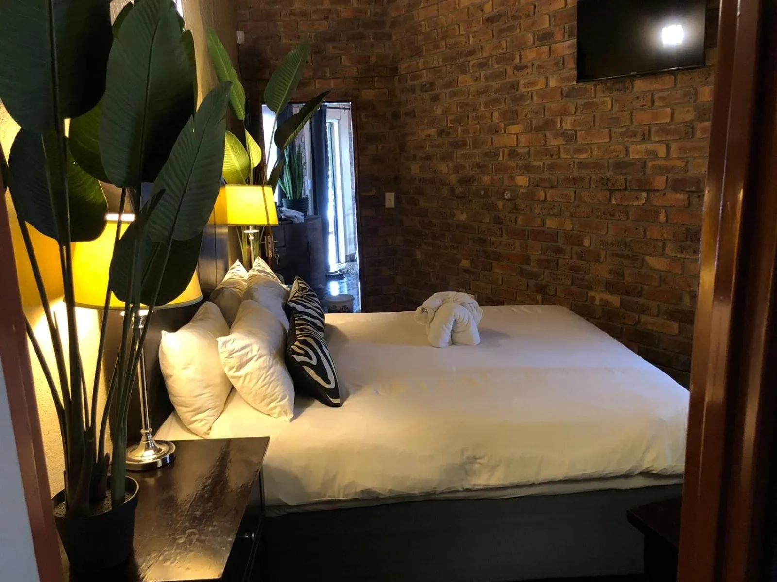 Bed in Imbube Safari Lodge