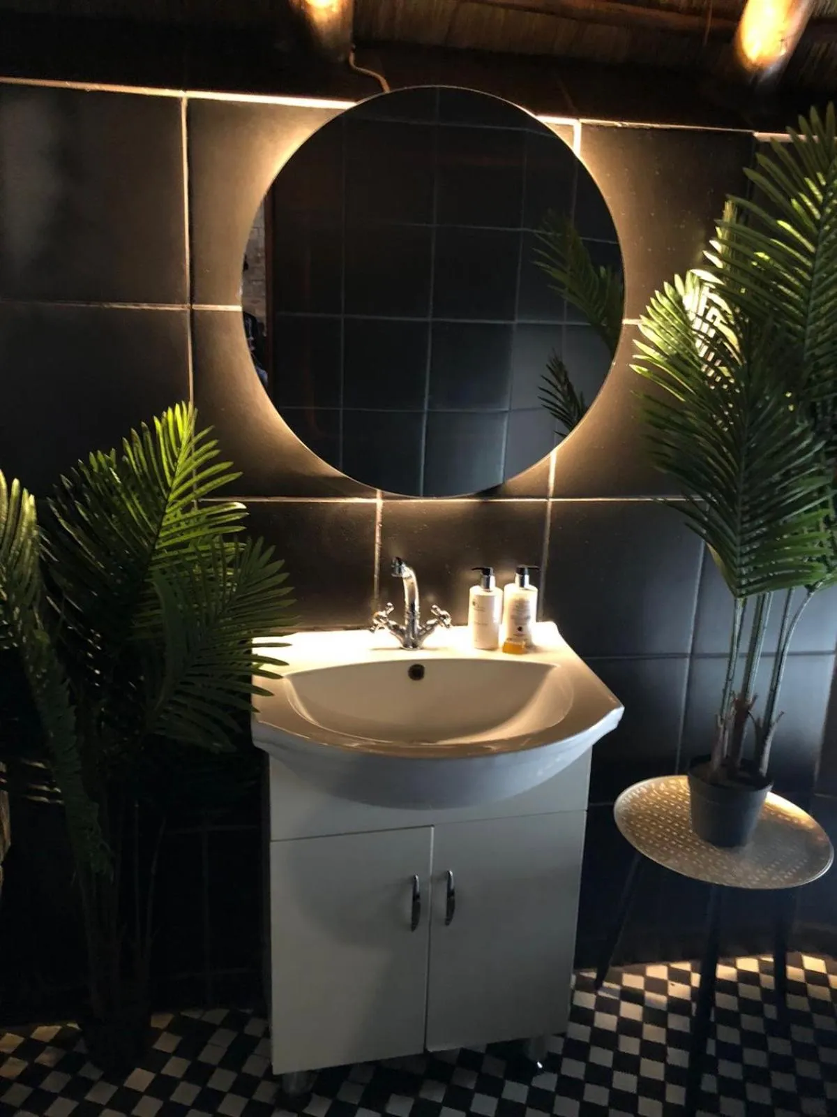 Bathroom in Imbube Safari Lodge